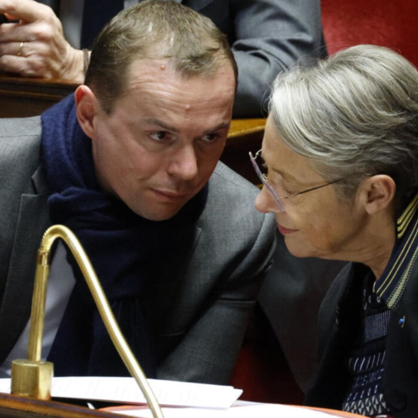 FranciaOggi: Trump annuncia la pace, il senato francese dibatte  -Sparatoria ad un matrimonio, uccisa la sposa - Corsa alle pompe di benzina episode artwork