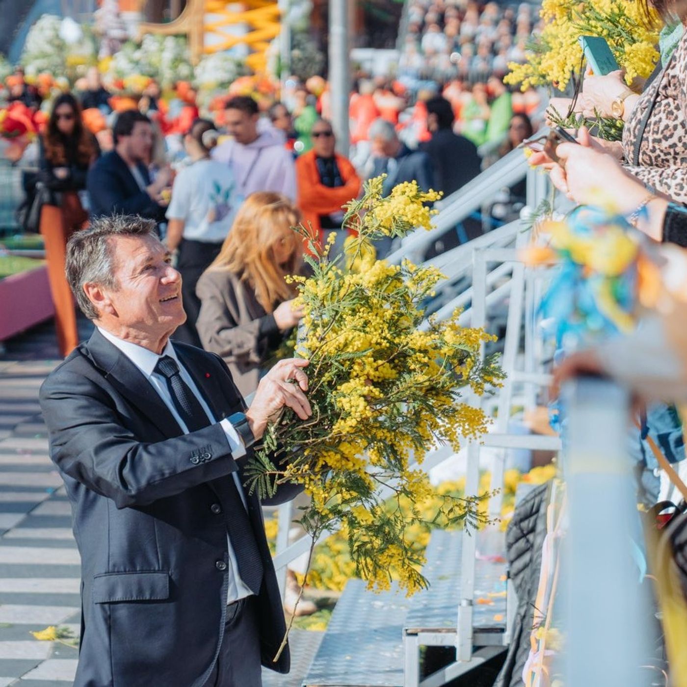 Nizza24 lunedì 23 febbraio: Estrosi con Maschera di Jacques Médecin al Carnevale di Nizza – Rodeo Illegale di Motocross a Vallauris – Mostra episode artwork