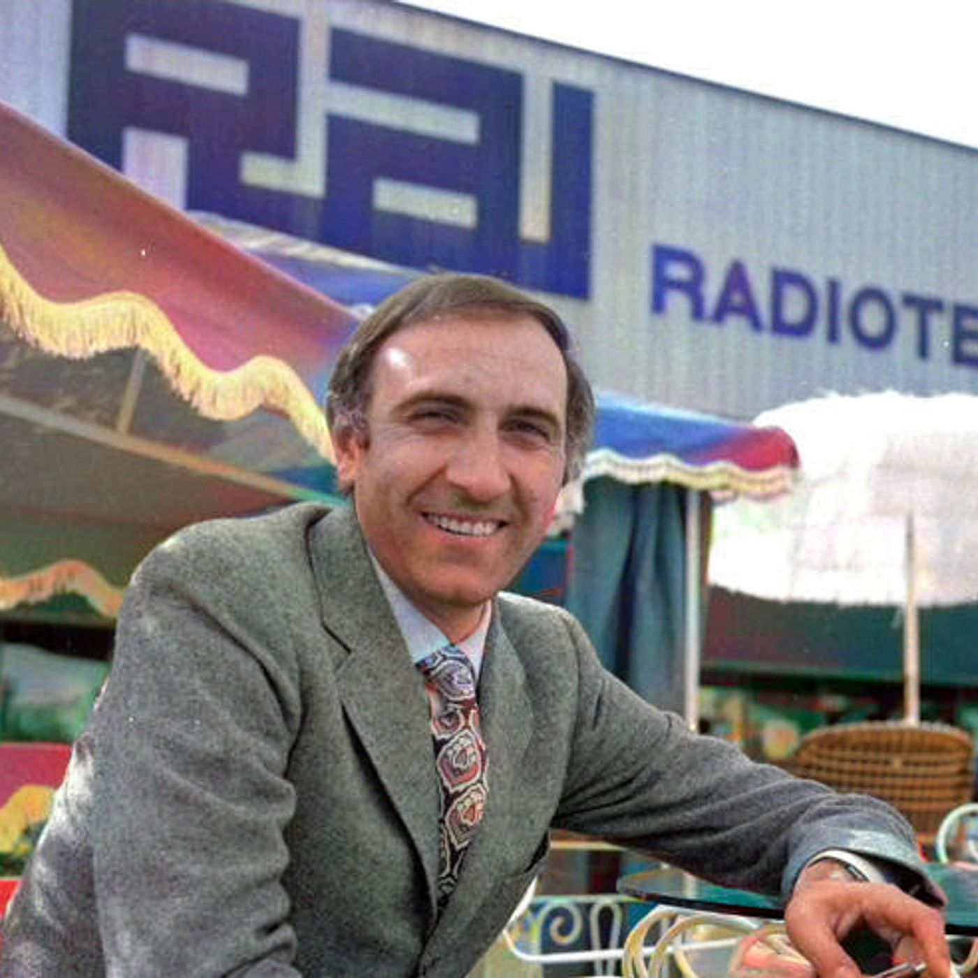 FranciaOggi: Pippo Baudo, fine delle trasmissioni - Caldo record, la Francia soffoca - Ancora sciopero dei farmacisti, l'editoriale di Rache episode artwork