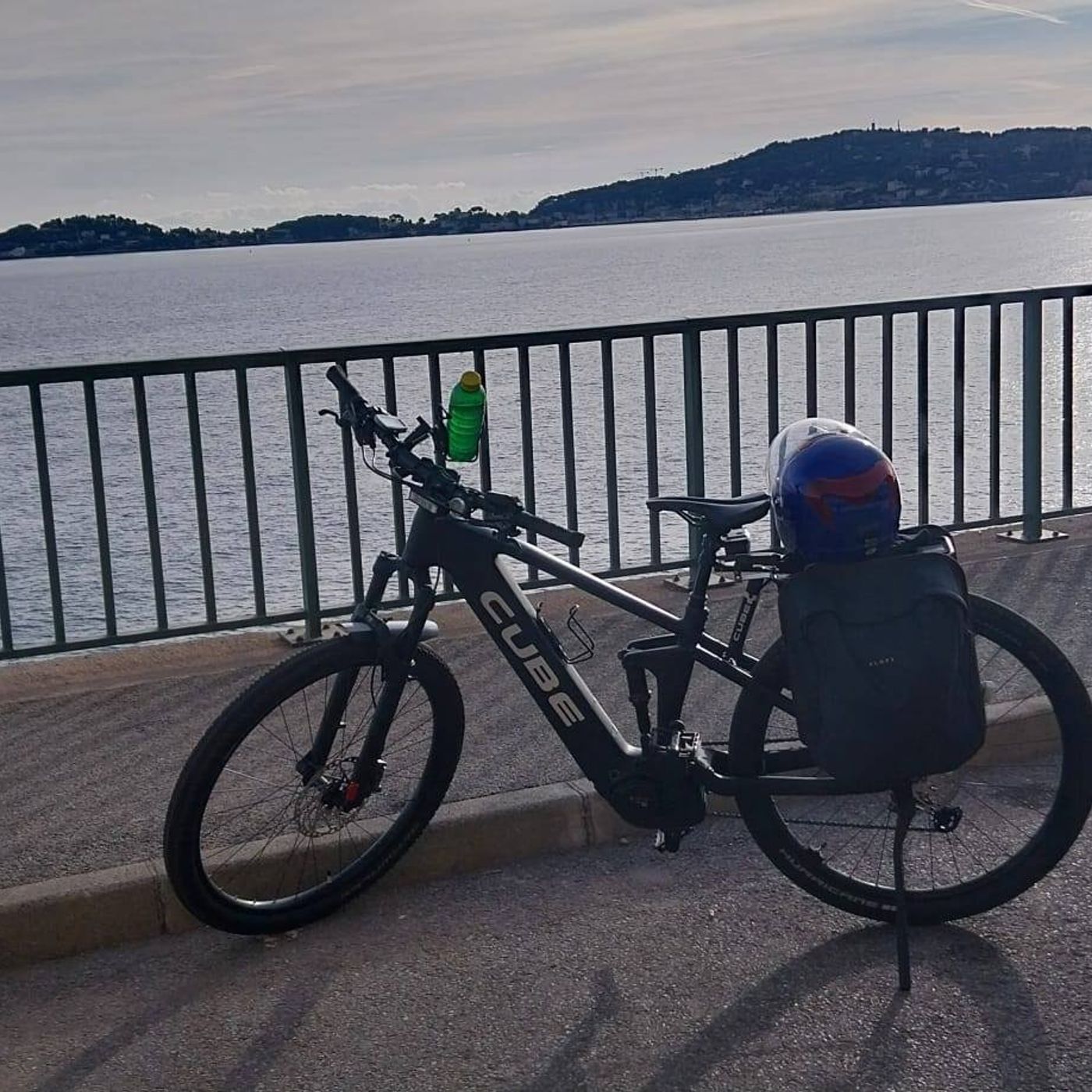 I viaggi in bicicletta su e giù per la Costa Azzurra diventano una mostra a Nizza episode artwork