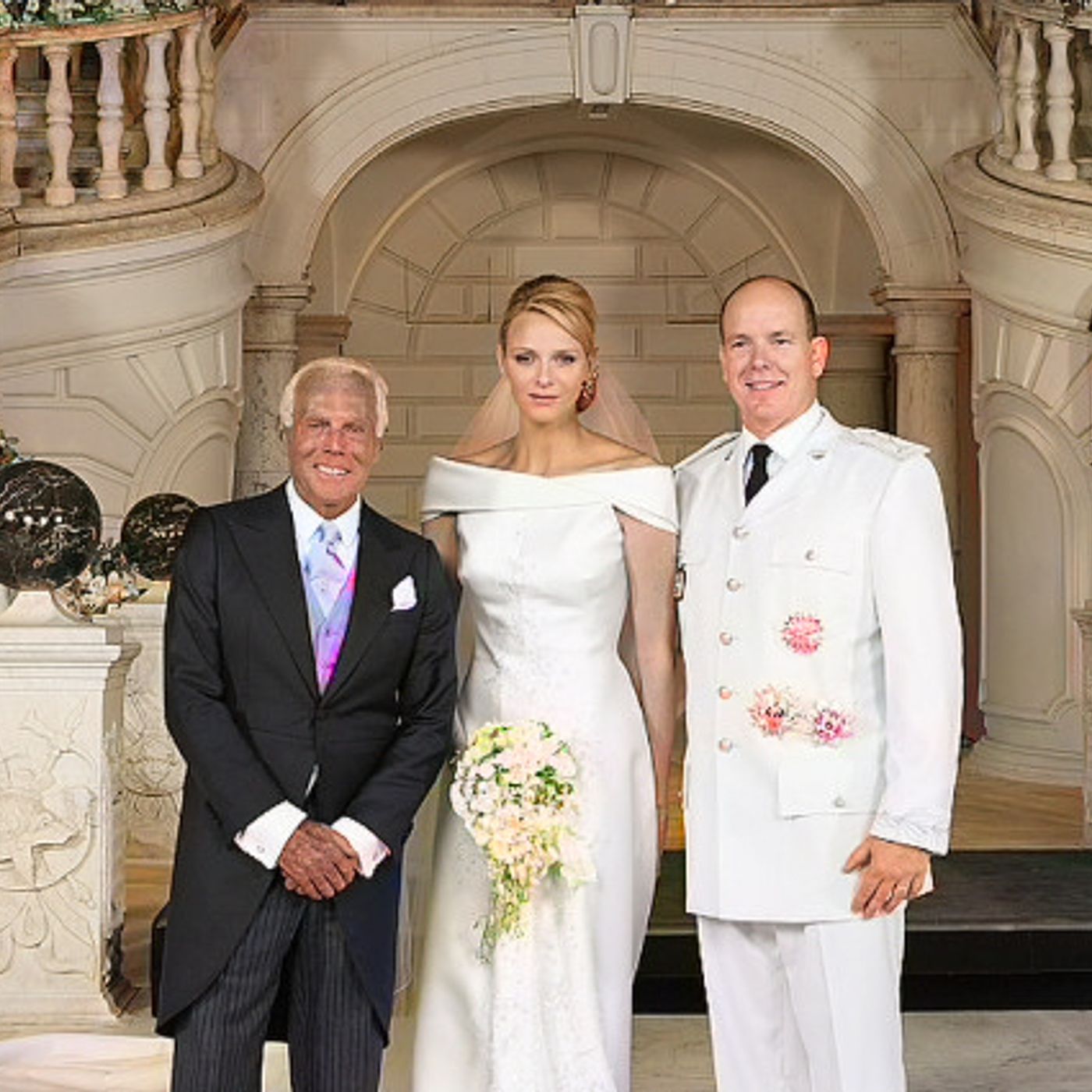 Francia24: la Principessa Charlene di Monaco ricorda Giorgio Armani, creatore del suo abito da sposa - Macron vuole inviare l'esercito in Uc episode artwork