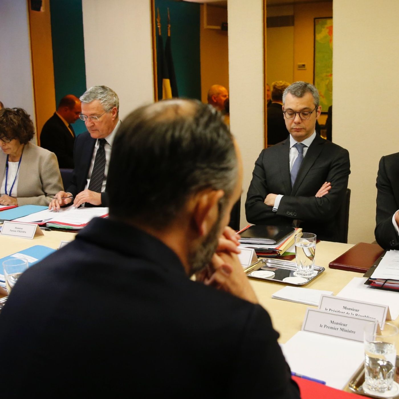 Macron, altra pessima figura: Attacco USA alle postazioni Iraniane, il presidente francese riunirà un consiglio di difesa (FranciaOggi) episode artwork