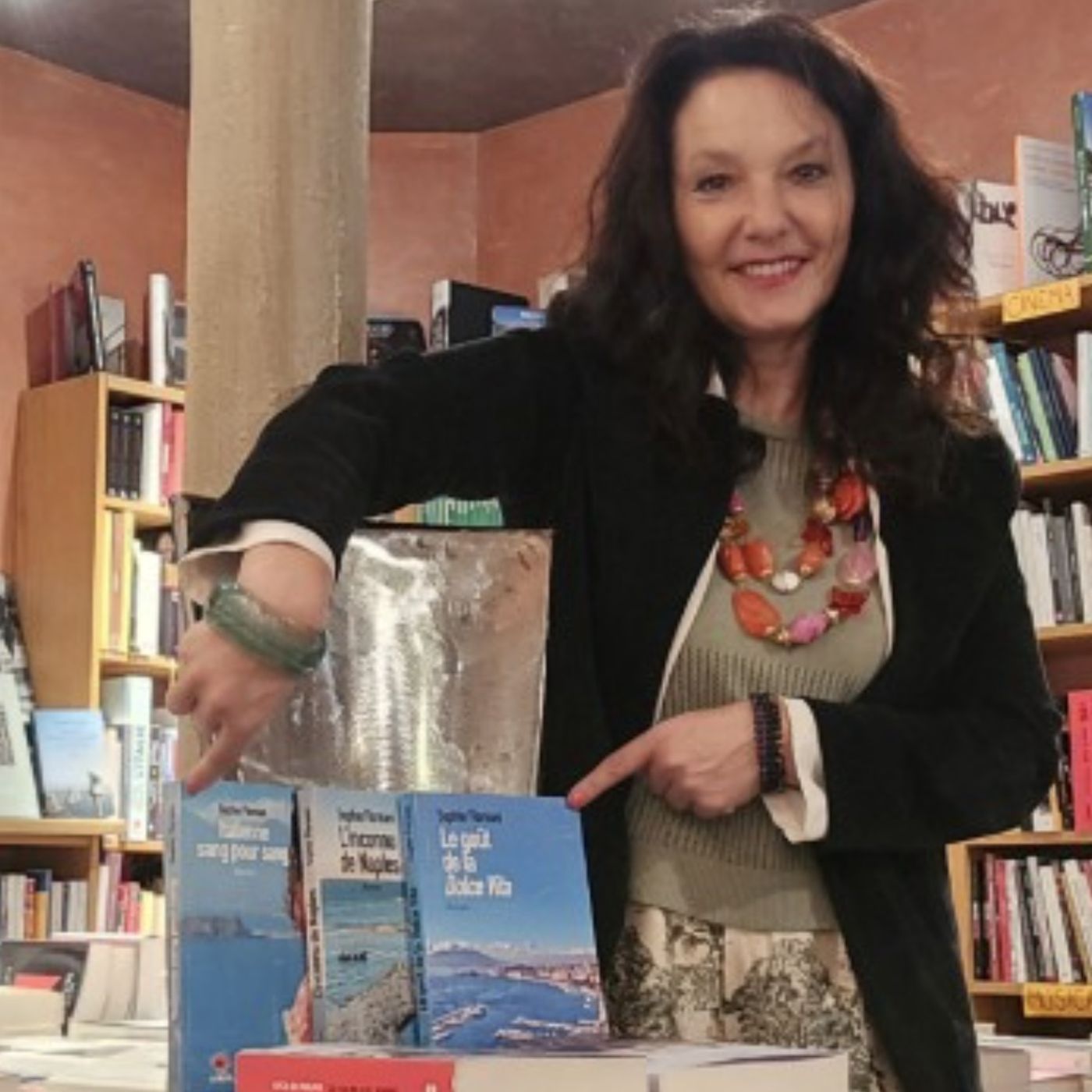 Le goût de la Dolce Vita, Il gusto della Dolce Vita: un aperitivo letterario per presentare il terzo romanzo di Sophie Floreani, Giovedì 27 episode artwork