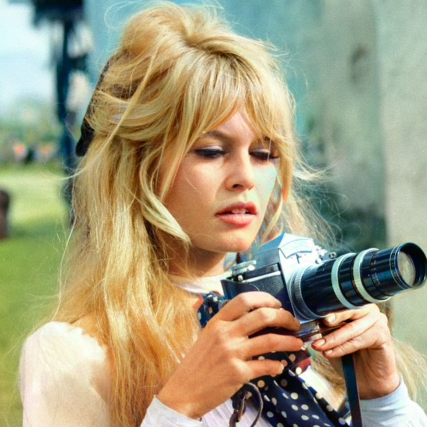 Francia24: Brigitte Bardot, 91 anni, ricoverata a Tolone - La Francia messa sotto scacco dai socialisti - Nestlé,16.000 Licenziamenti - Mete episode artwork