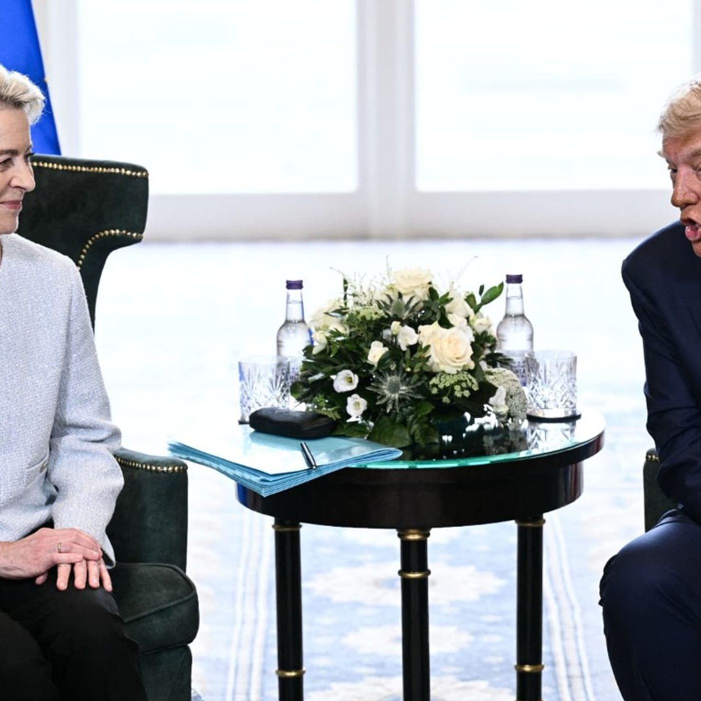 FranciaOggi: Allerta Tsunami - Dazi: l'Europa corre ai ripari dopo accordo disastroso di Von der Leyen - Nuoto Mondiale: Léon Marchand Stupi episode artwork