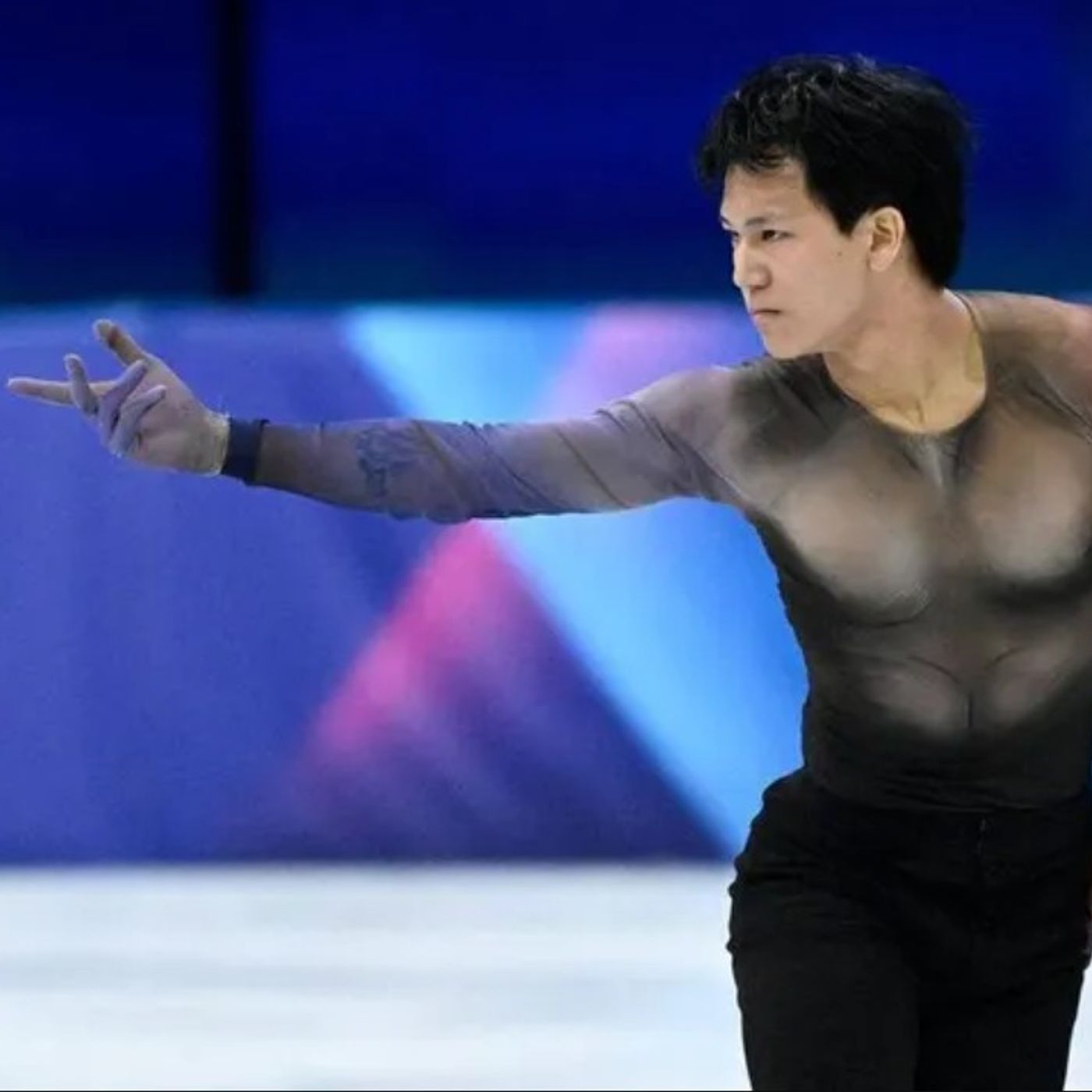Francia24: Olimpiadi, Il pattinatore nizzardo Adam Siao Him Fa sfida Ilia Malinin (video) - Niente debito comune, Macron isolato e la German episode artwork