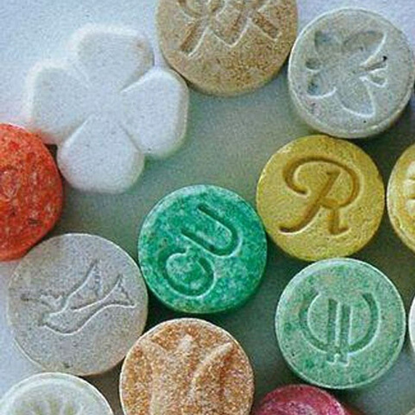 Nizza24 lunedì 3 novembre: Maxisequestro di ecstasy - Uccide il Padre a Mouans-Sartoux - Pirata della strada a Sainte-Maxime - Météo episode artwork