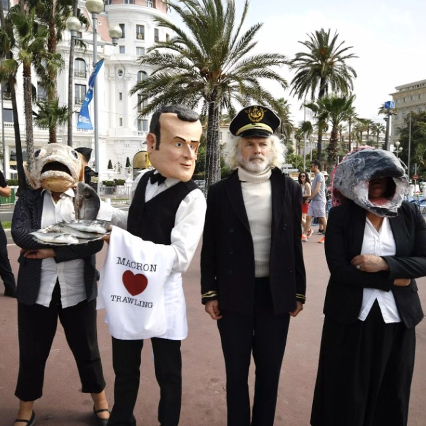Nizza24: Conferenza oceani, un falso Macron offre pesce avariato - Renault fabbricherà droni ? - Ritornano i taxi-lumaca episode artwork