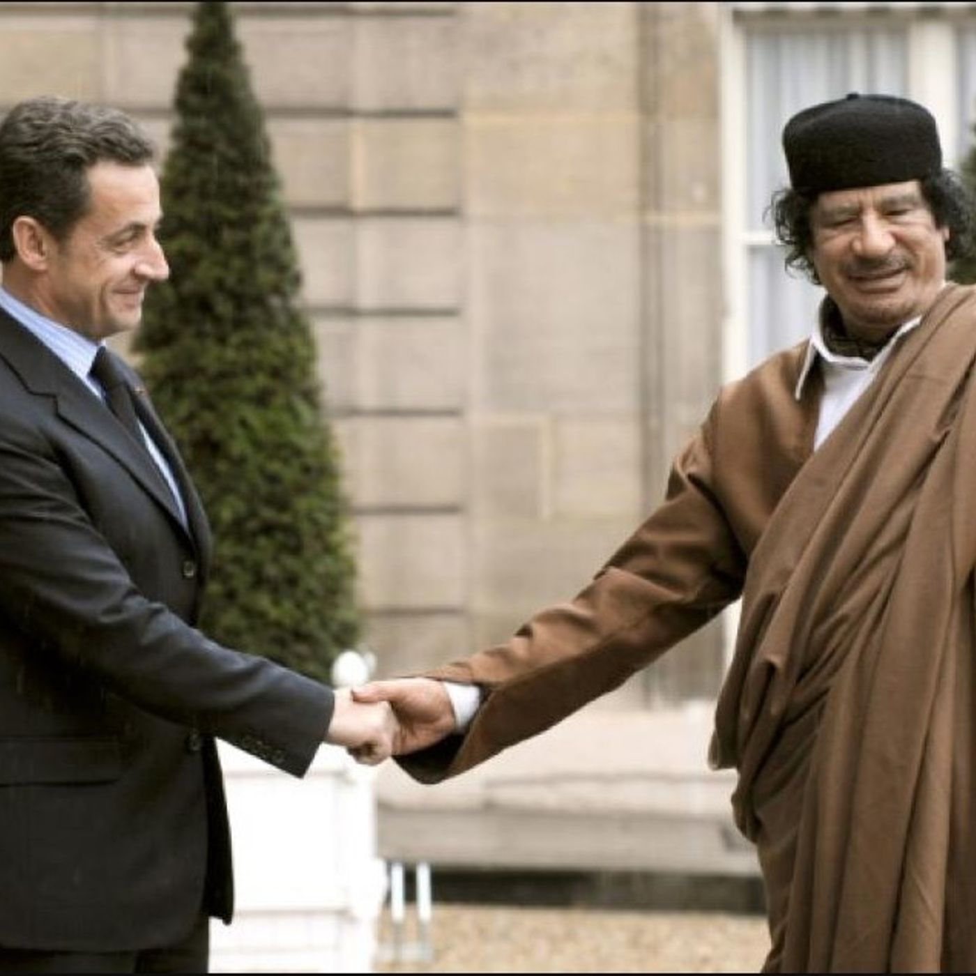 Francia24: Sarkozy oggi in prigione? - Lecornu, "iI piu' debole tra i primi ministri francesi" - Commento di Rachel e Koan del giorno episode artwork