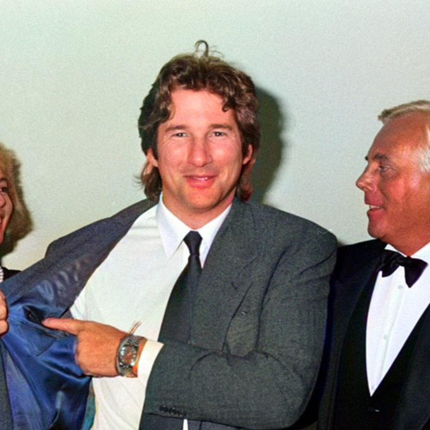 La Successione di Giorgio Armani: L’Oréal, EssilorLuxottica e LVMH in una epica battaglia per il controllo – Cosa farà John Elkann? episode artwork