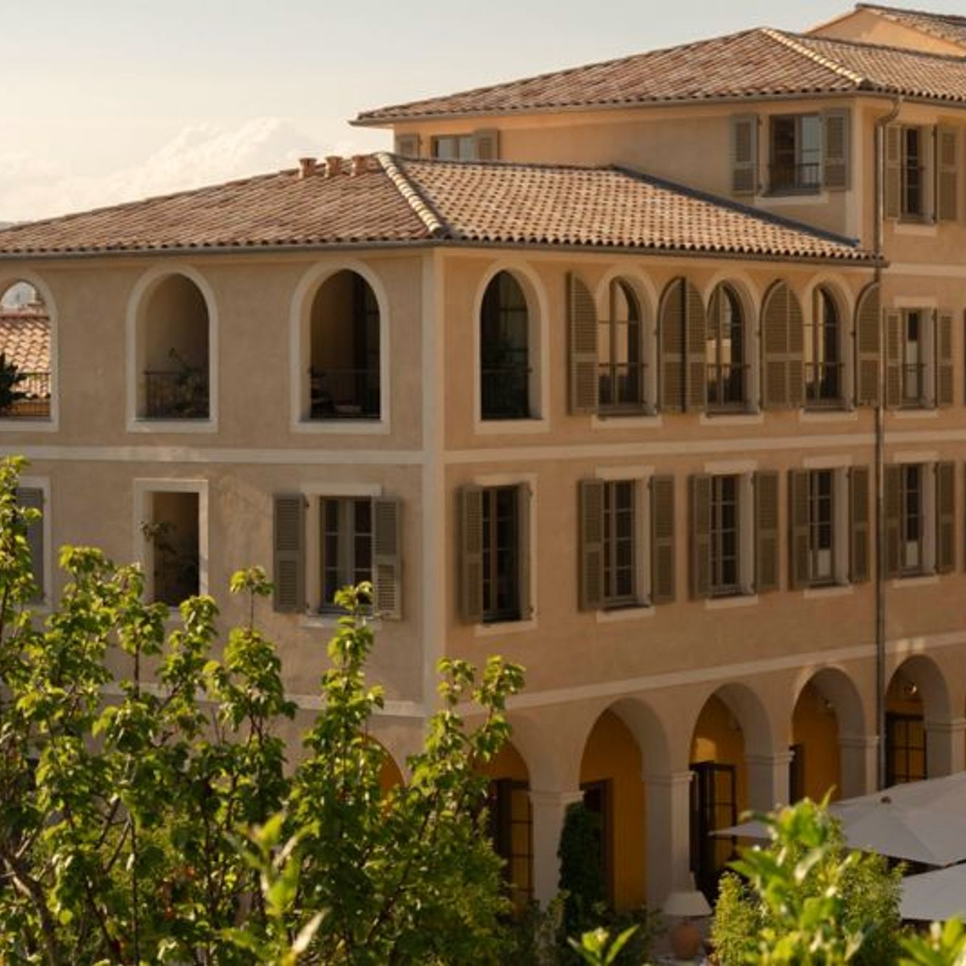 Nizza24 martedì 11 novembre: L'Hotel di Nizza tra i Migliori al Mondo - Alberto II in Sud America - Oggi è la Fête de l'Armistice episode artwork