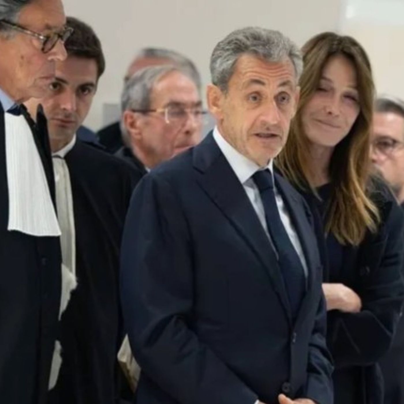 Francia24:  Presunto innocente, Sarkozy in rigione dal 21 ottobre sulla base di un documento ritenuto falso dai giudici stessi: tutti i dett