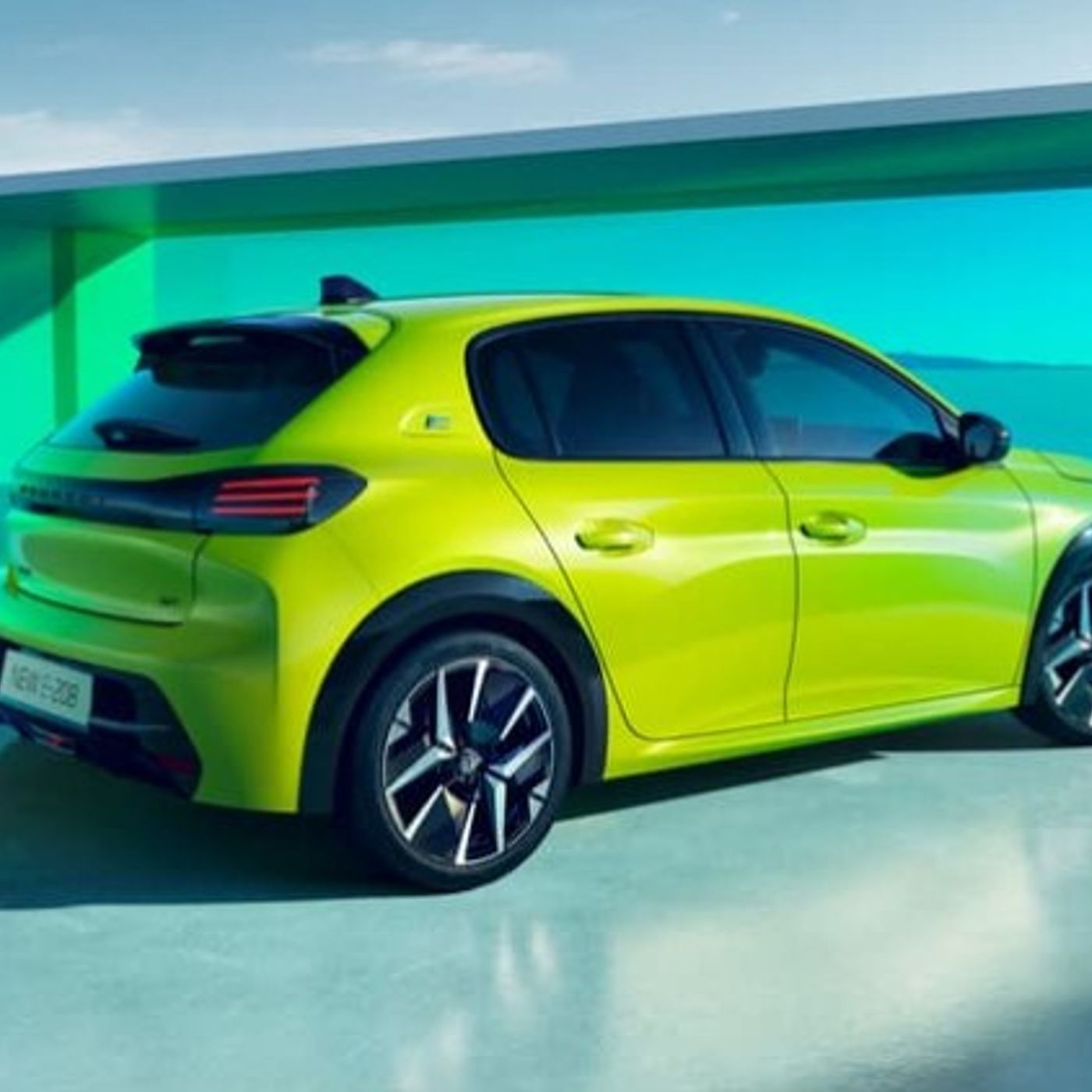 FranciaOggi Week End: Auto elettriche in Francia a 100 euro al mese? - Nizza, Via le bandiere israeliane dal Comune - Nuovo treno per la RAT episode artwork