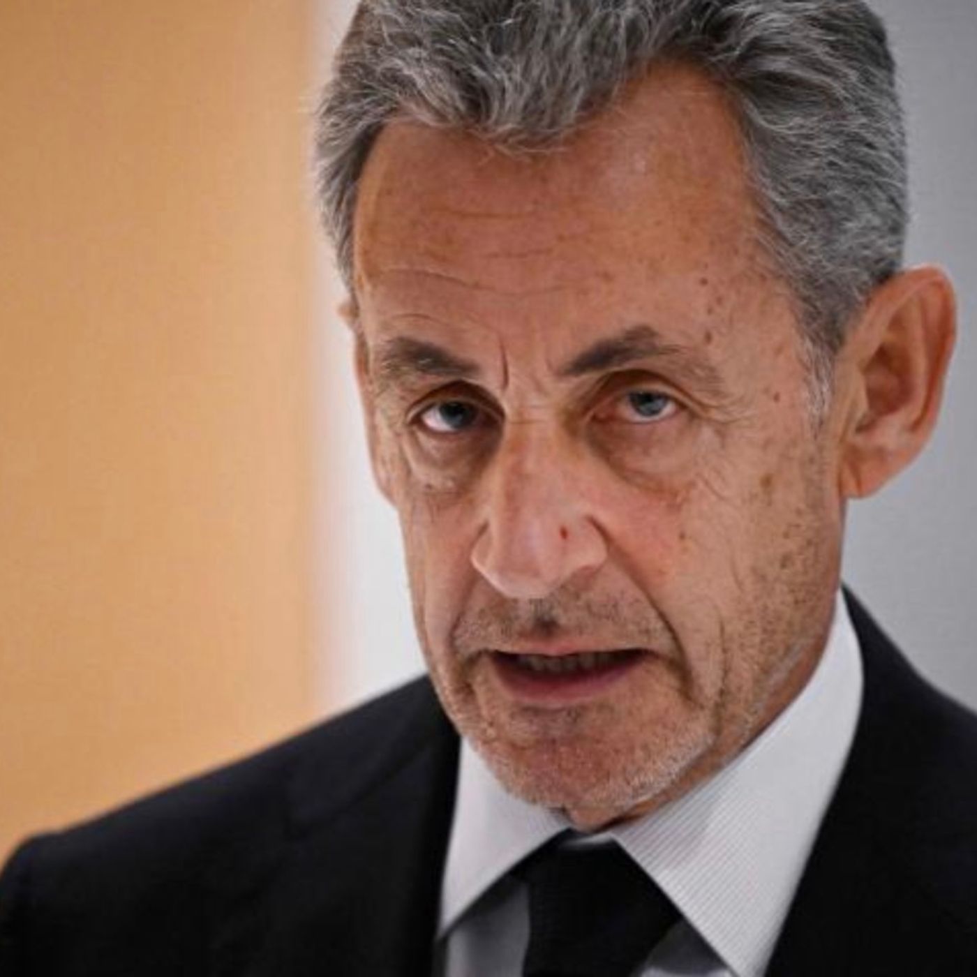 Francia24: Nicolas Salkozy libero sotto controllo giudiziario - Shein sotto esame - Accordo UE-Mercosur: Macron “positivo” tra le ire degli episode artwork