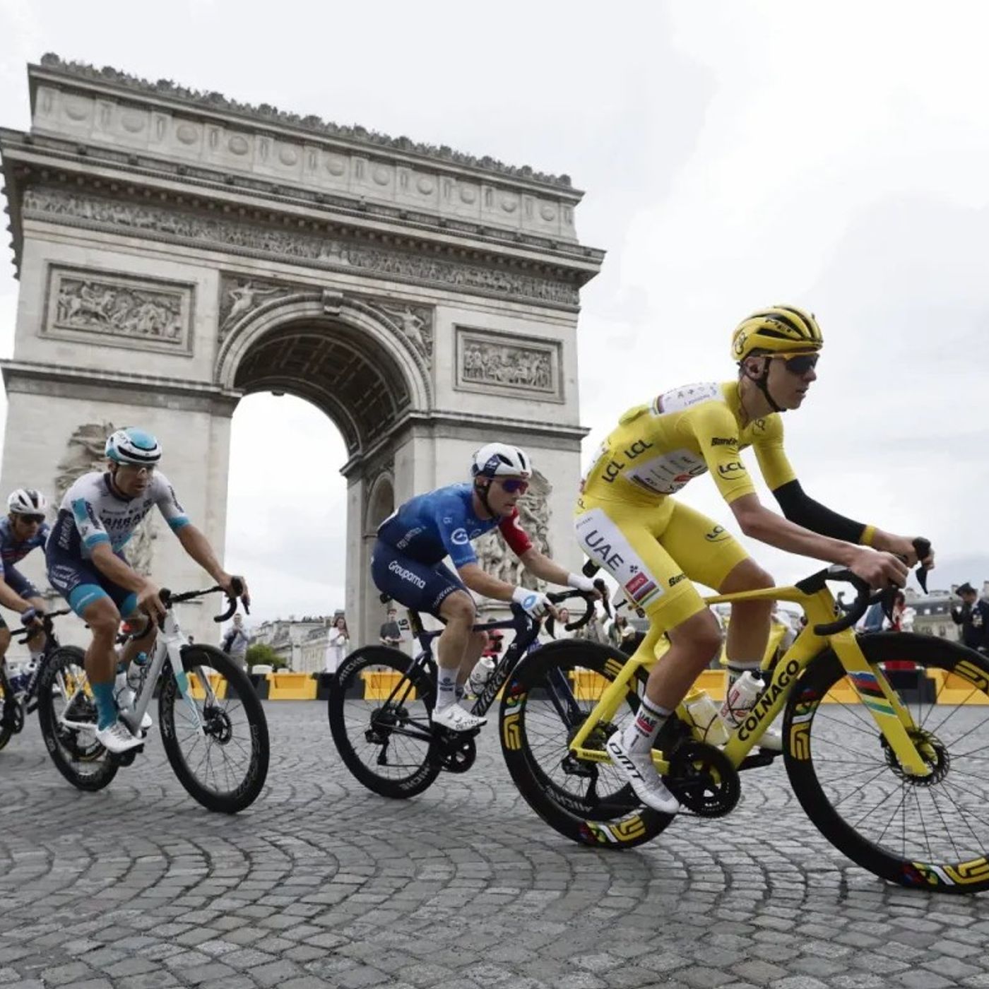 FranciaOggi: Tour de France, quarto trionfo per Pogacar - Accordo USA-Europa, l'inettitudine di Von der Leyen - Vigilanza rossa per rischio episode artwork