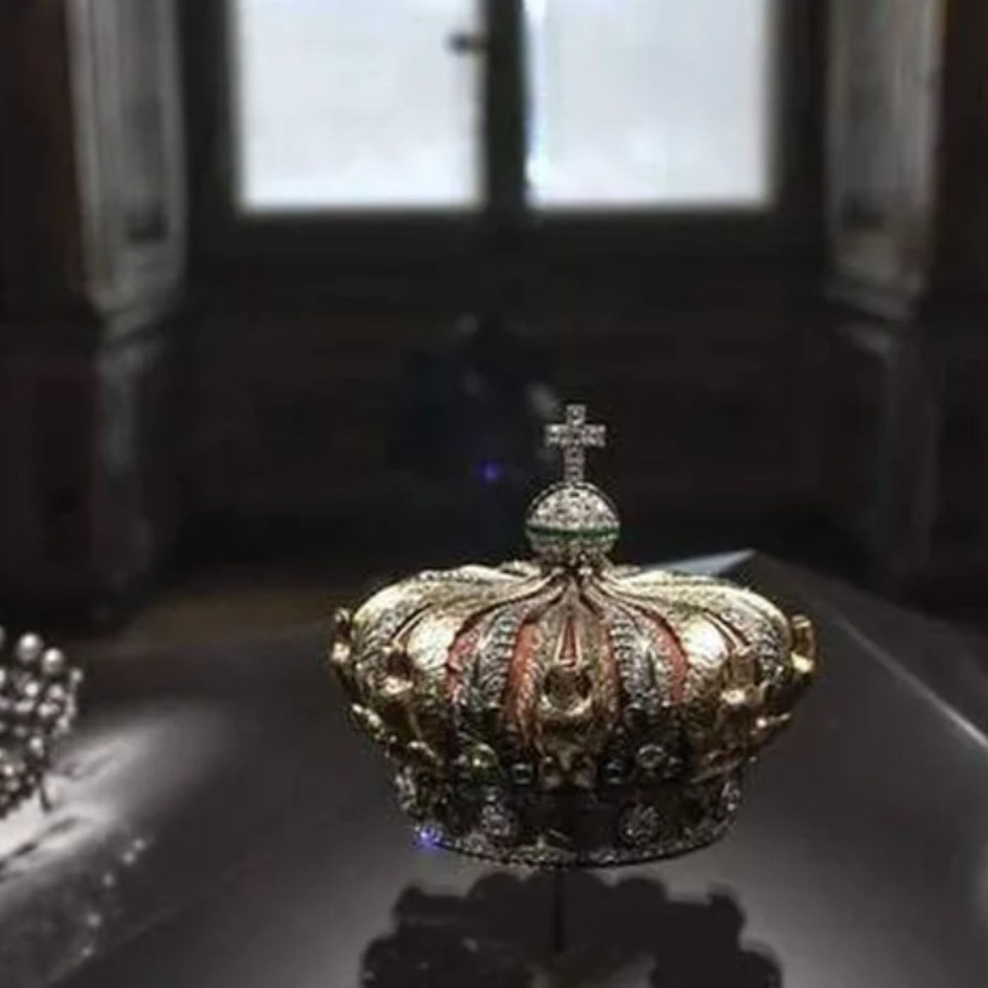 Francia24: Il 77% dei Francesi ritiene che il lavoro non sia più redditizio - Furto Louvre, La Corona "Quasi-Integra" - Programma Olimpico o episode artwork