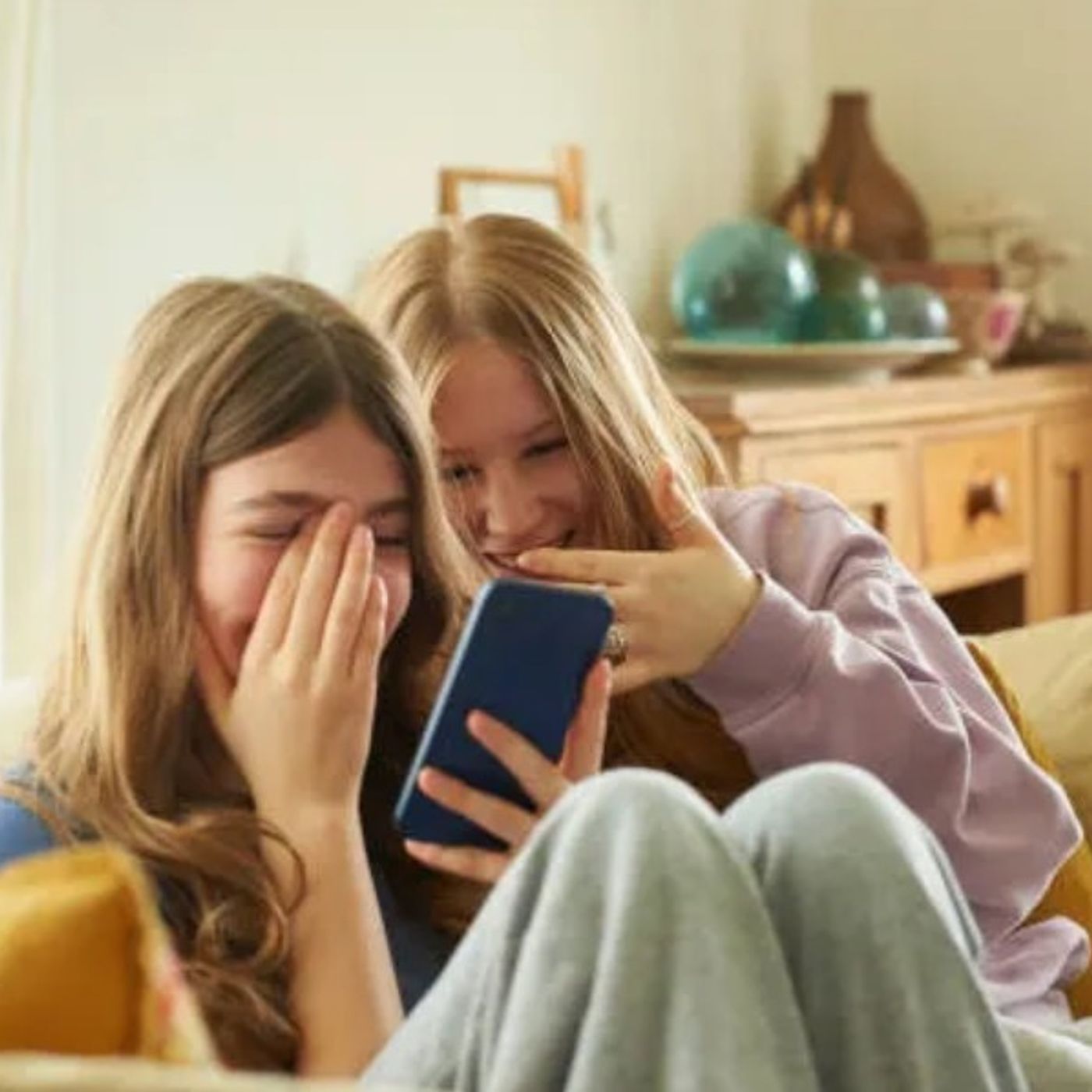 Francia24: Vietati i social ai minori di 15 anni, tutti i dettagli - il declino della Francia, ora prende a prestito al costo più alto d'Eur episode artwork