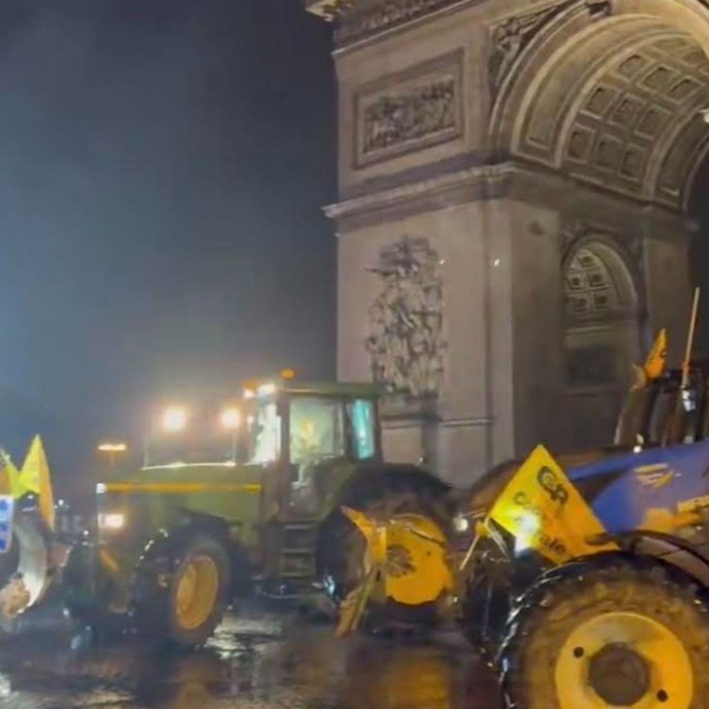 Francia24: Trattori sotto la Tour Eiffel, obiettivo bloccare Parigi – “Per farsi sentire necessario un rapporto di forza” – Stipendi in Fran episode artwork