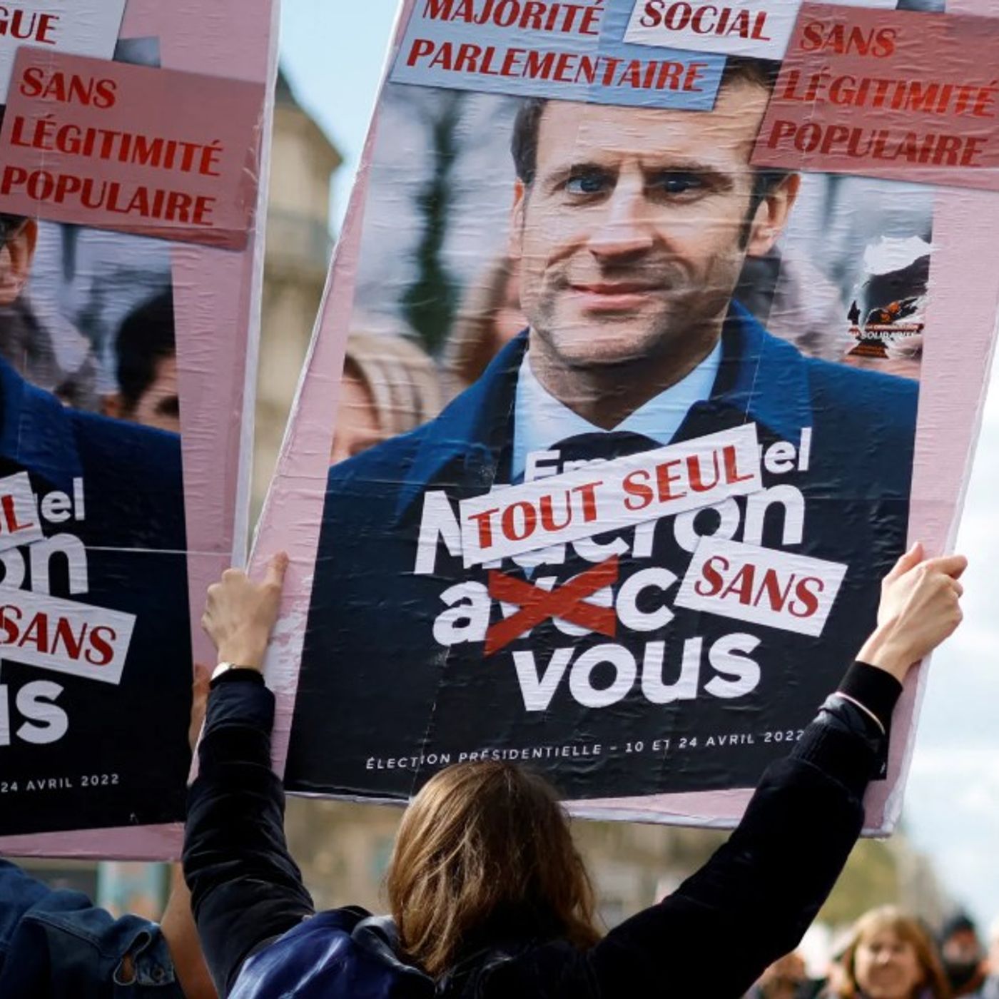 Francia24: "Il rinvio delle scadenze":  Emmanuel Macron semina caos sul futuro delle pensioni - L'ultimo messaggio di Sarkozy prima del carc episode artwork