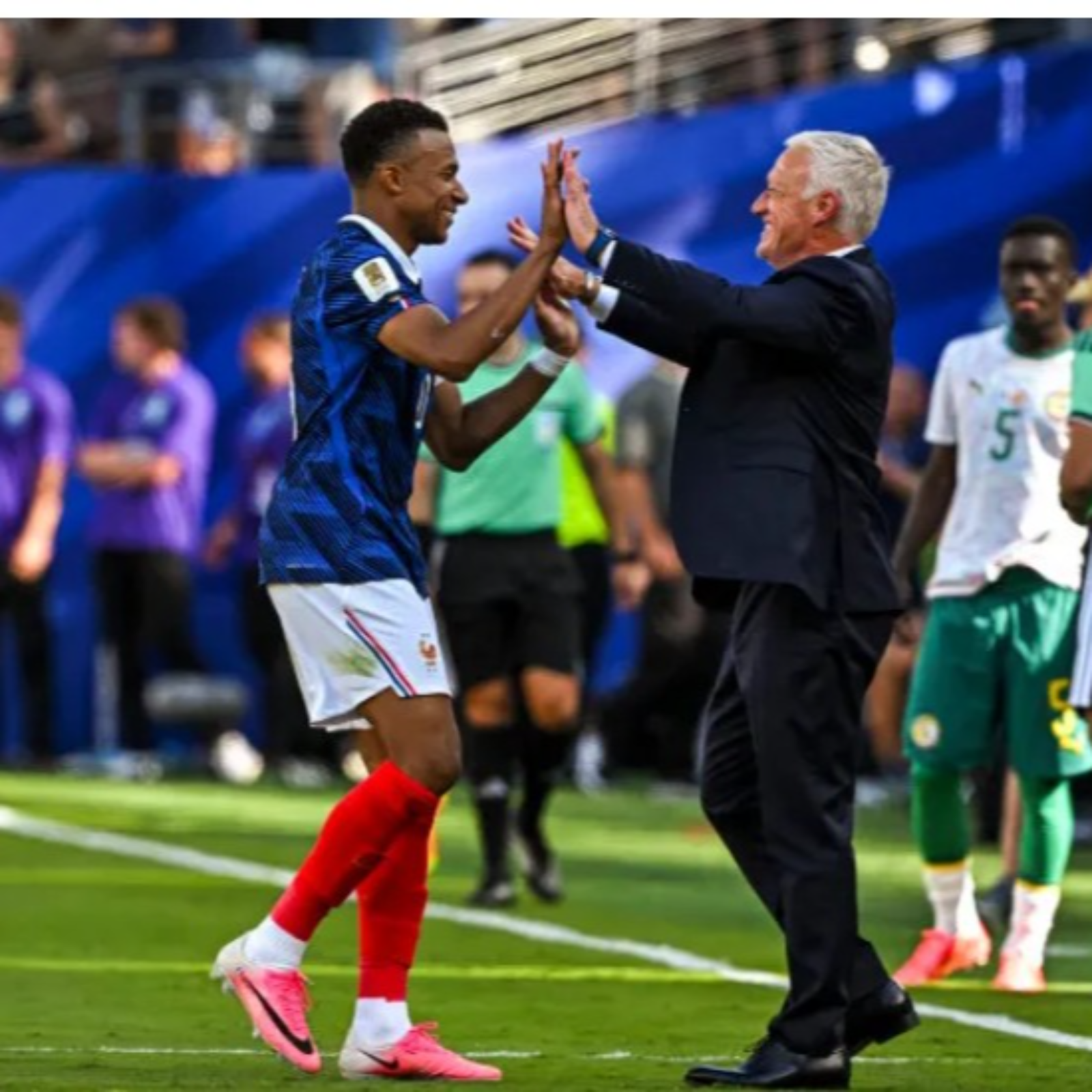Francia-Senegal 3-1: Mbappé supera Giroud e punta a record ai Mondiali 2026 – Banca di Francia taglia le previsioni di crescita –   -Niente più SHEIN al BHV di Parigi –  Meteo Parigi, Monte Carlo e Milano episode artwork