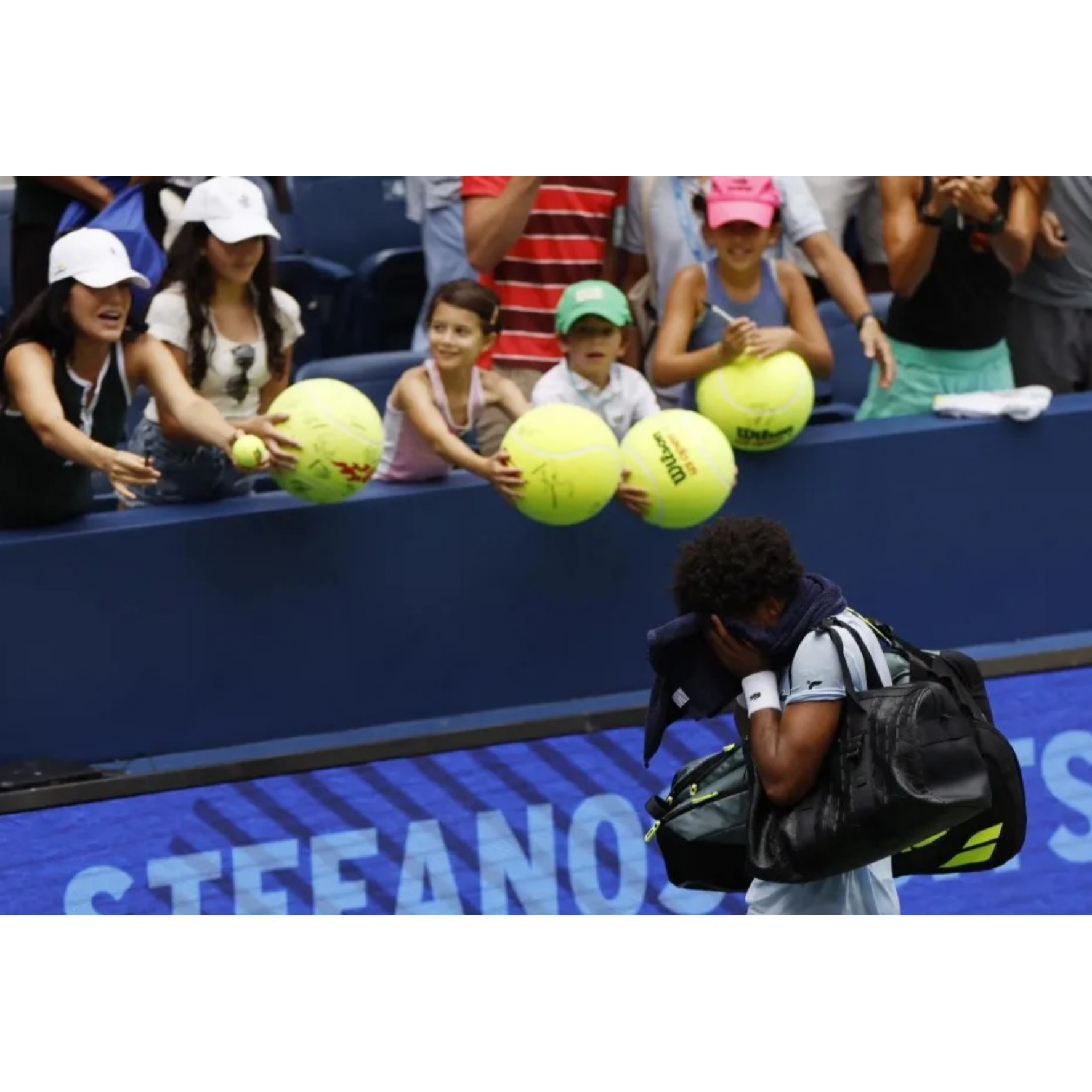 Arthur Fils subito fuori al primo turno US Open – Da oggi vietati i telefoni a scuola, ma Macron ha dimenticato un piccolo dettaglio – Tutte le novità  del 1° settembre: gas, fatturazione, aiuti per auto elettriche – Meteo Parigi, Monte Carlo e Milan episode artwork