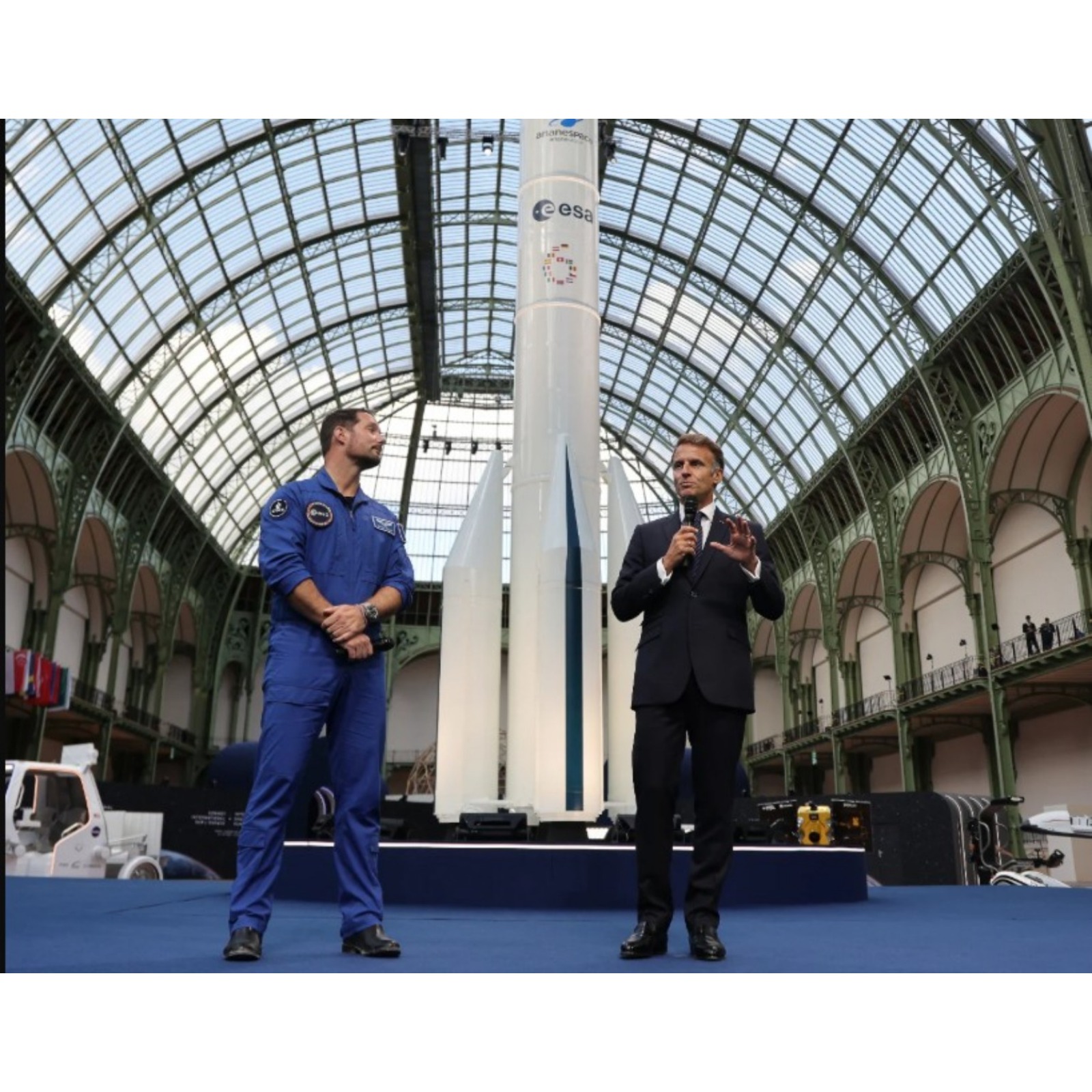 Nuova Testimonianza, un religioso ha fatto allontanare tutte le donne dalla Tour Eiffel - Macron, Europa importante player nel lancio di satelliti, i fatti lo smentiscono - Attenti ai televisori LG veri strumenti di spionaggio ambientale - Meteo Pari episode artwork