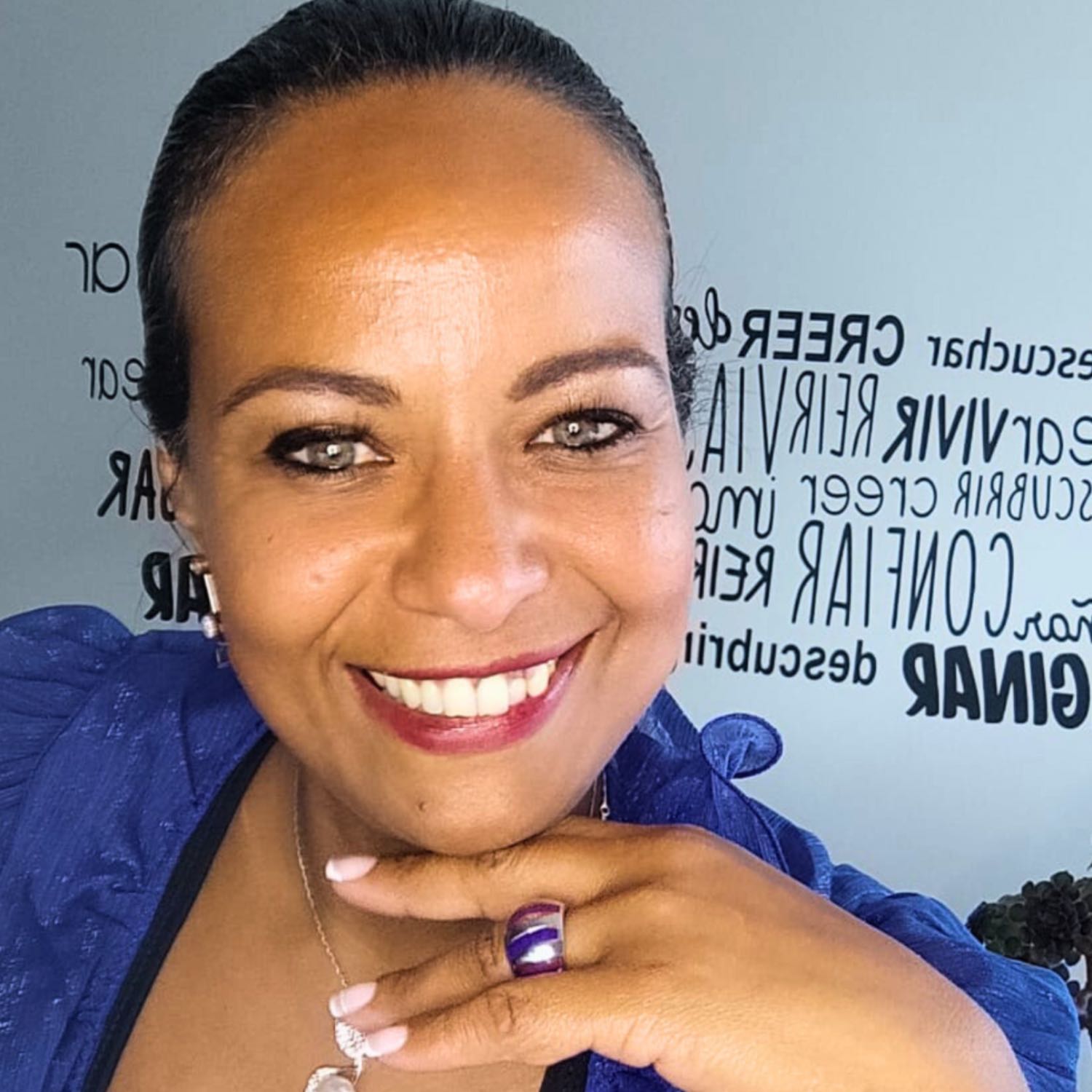 Frecuencia de Poder - Vivian Silveira 