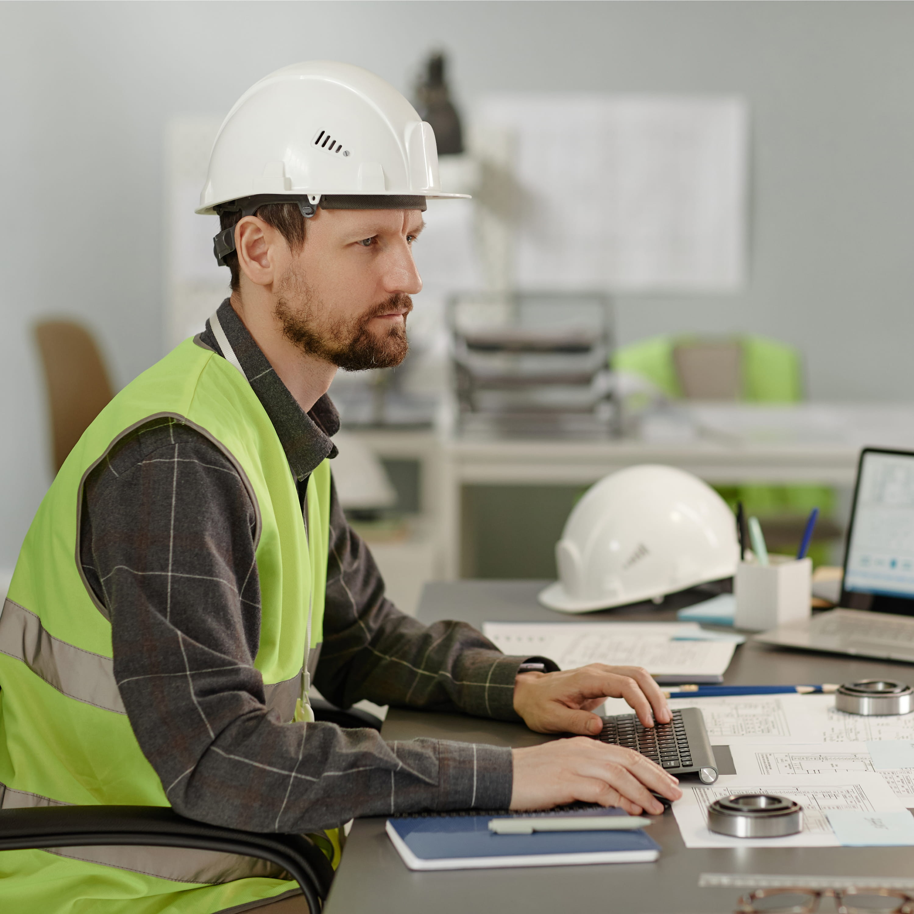 Time Tracking for Manufacturers: Real-Time Control and Visibility