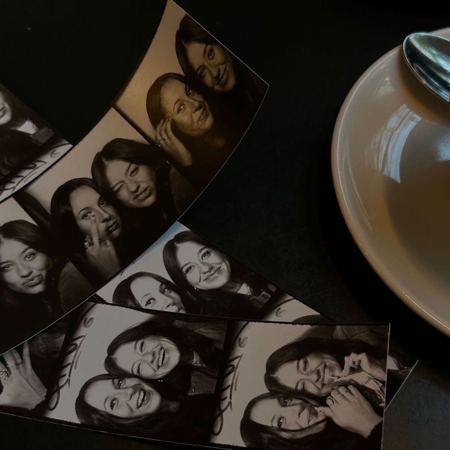 #01 Mehr als nur Mitbewohnerinnen?