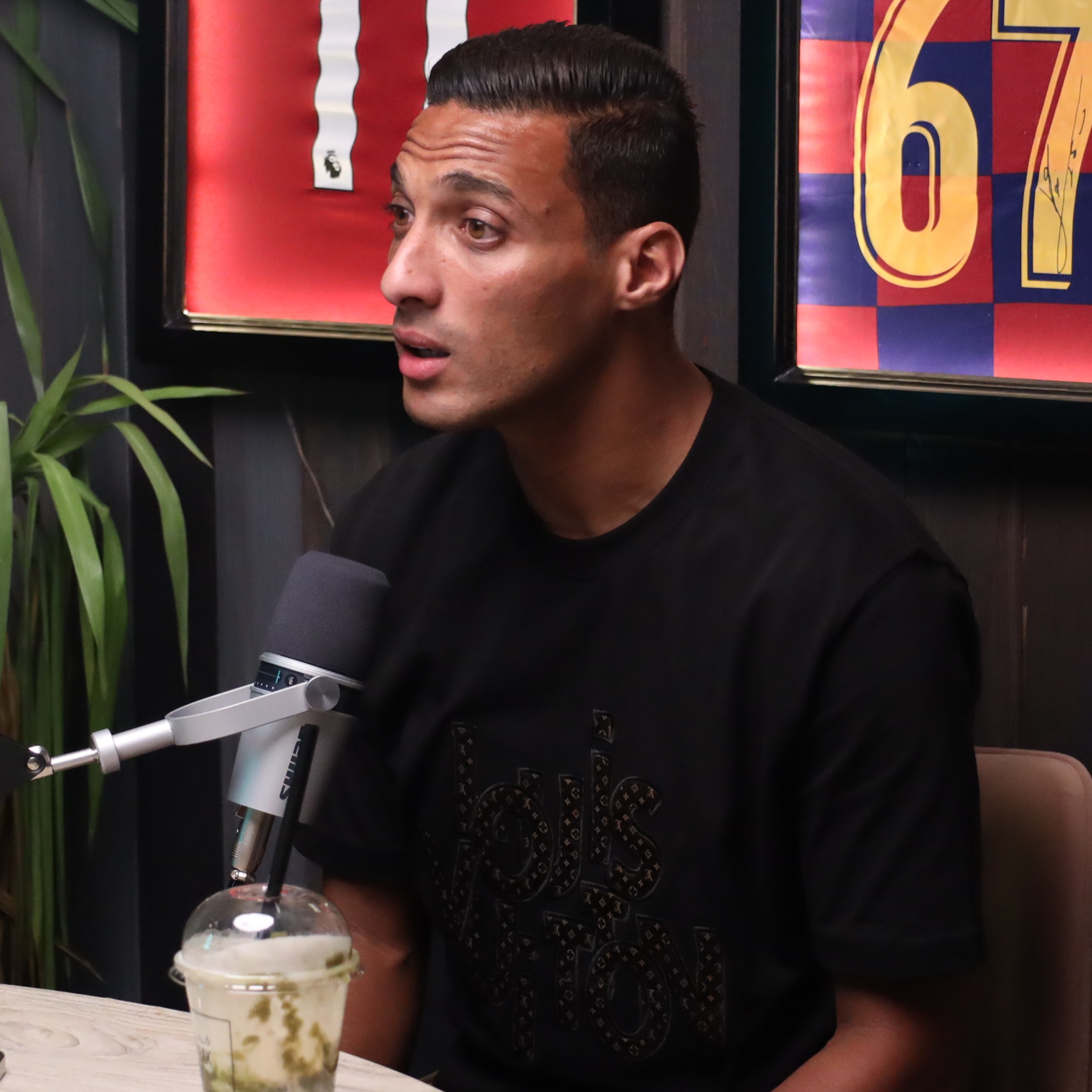 أحمد ياسر🚀 عقود اللاعبين تتضاعف بالنفاق و الـ(عزومات) 🤐 و جواسيس غرف الملابس يفسدون الأجواء 😱