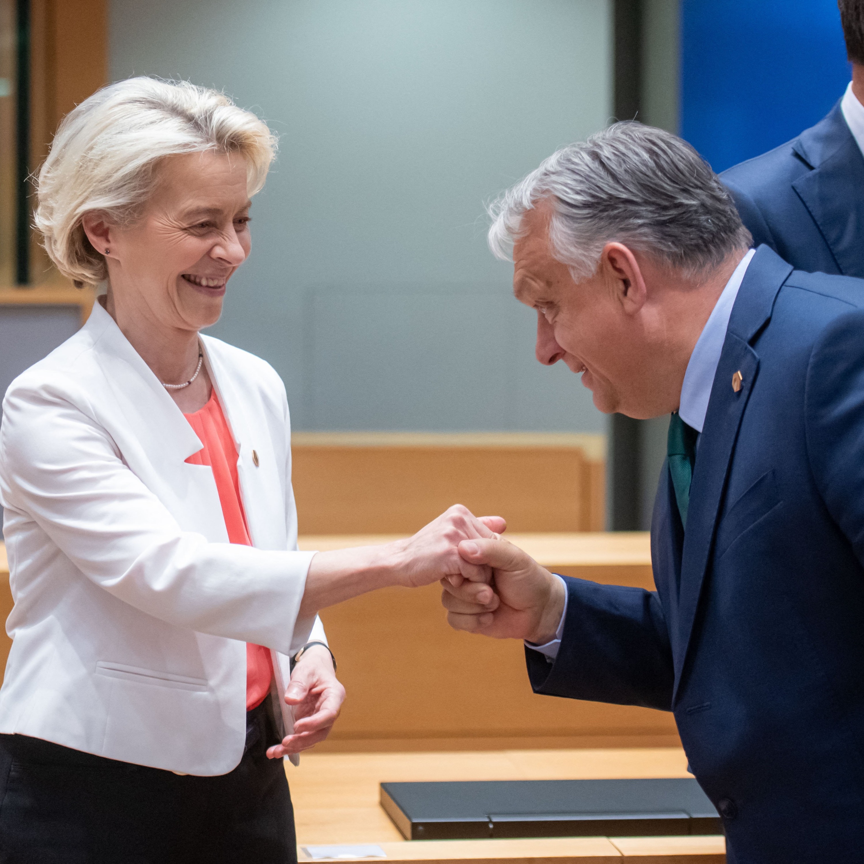Az EU naggyá teheti magát – ha közben Orbán Viktort kicsivé teszi  episode artwork