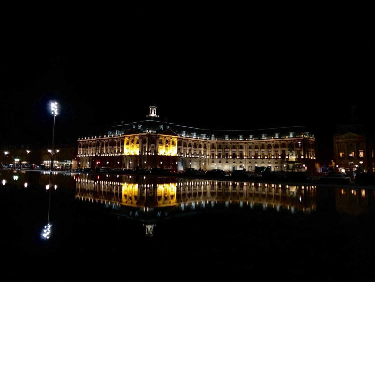 Who’s this spontaneous girl? 辣個突然冒出來的女人 Who’s this spontaneous girl? 辣個突然冒出來的女人