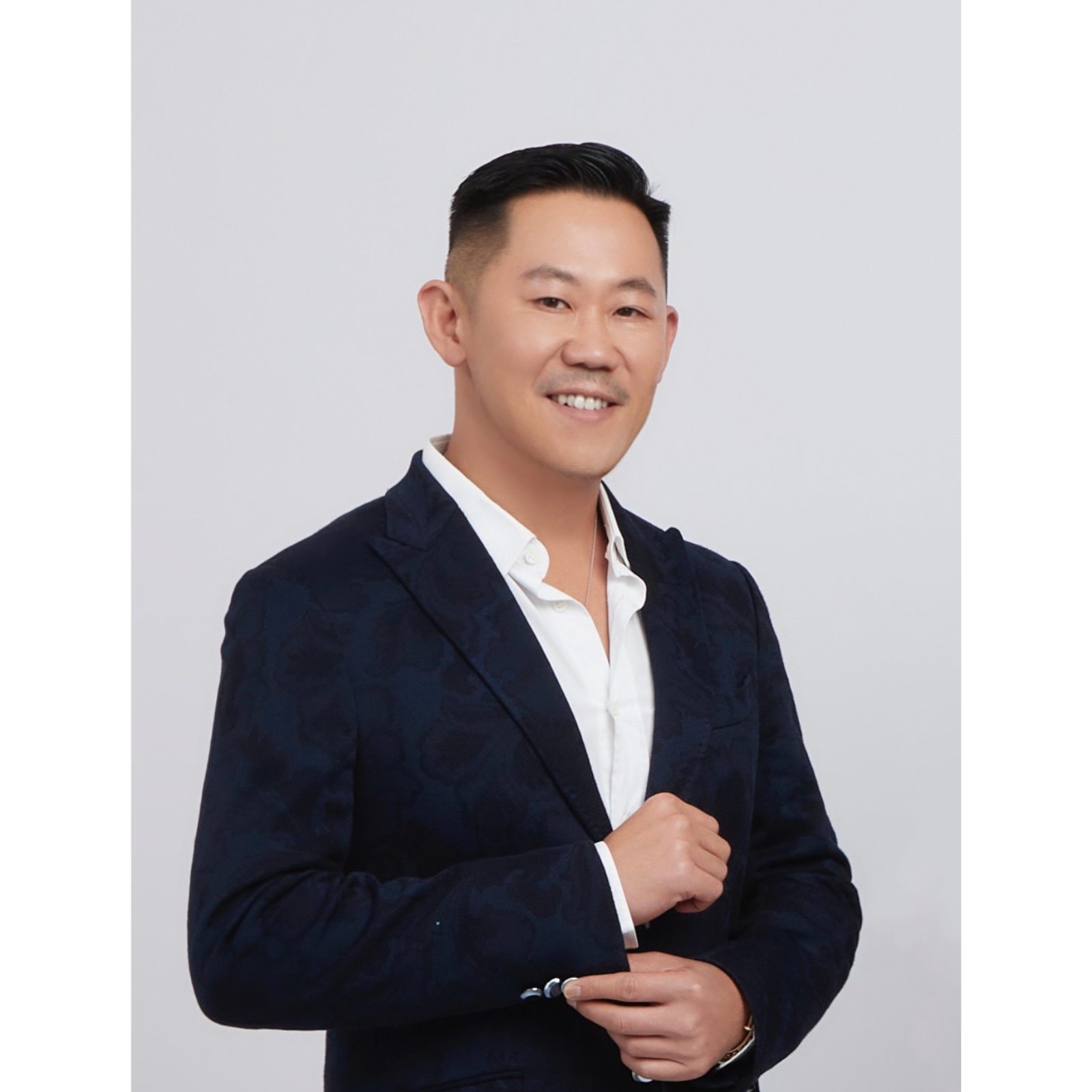 Episode 9: Podcast with Deric Wong - Inside the Mind of a Cross-Border Marketing Maverick episode artwork