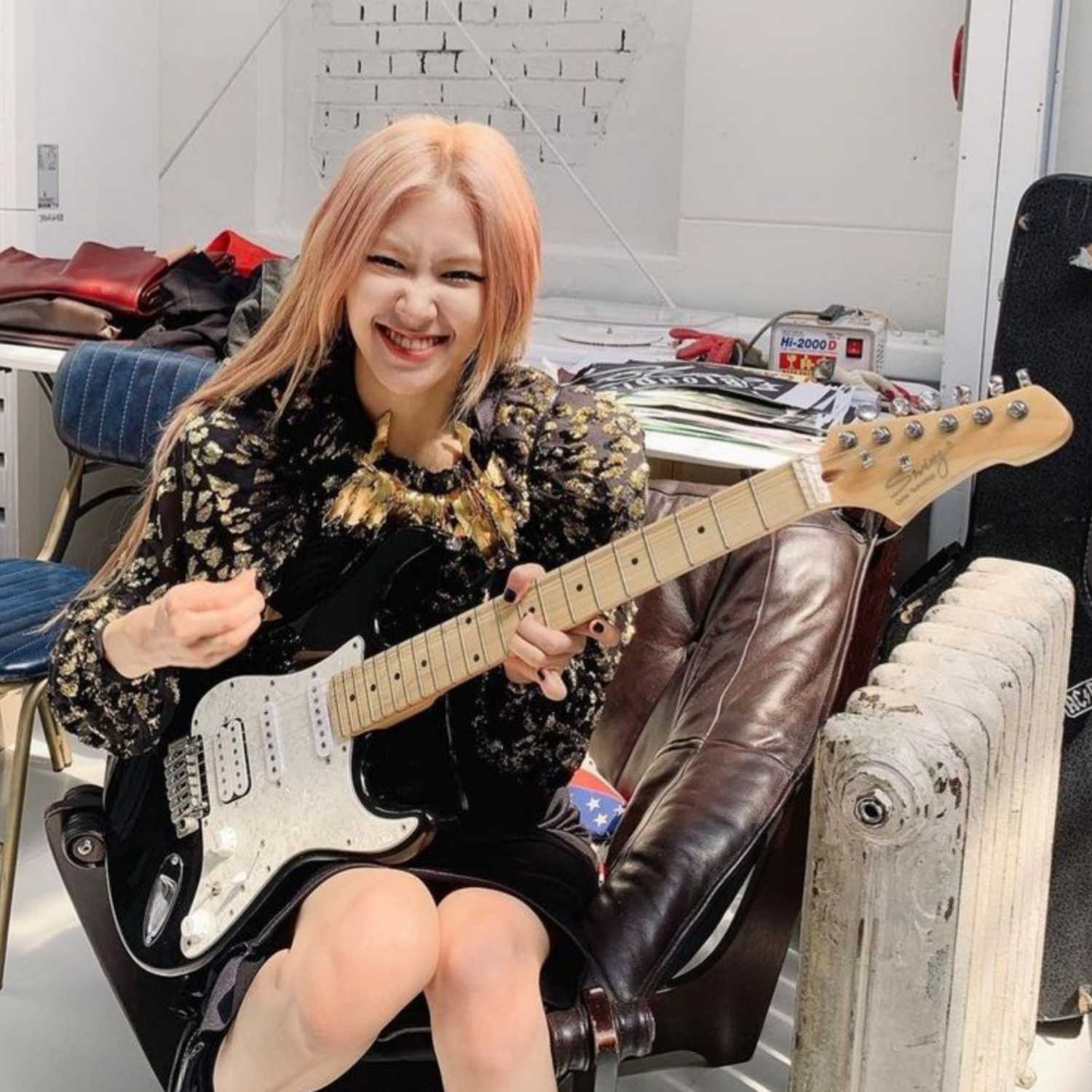 eyes closed - rosé