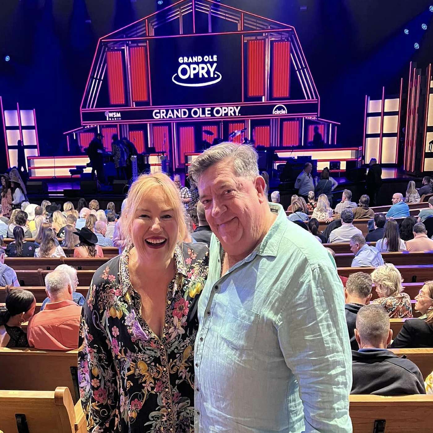 Caroline stalking Keith Urban in Nashville! episode artwork