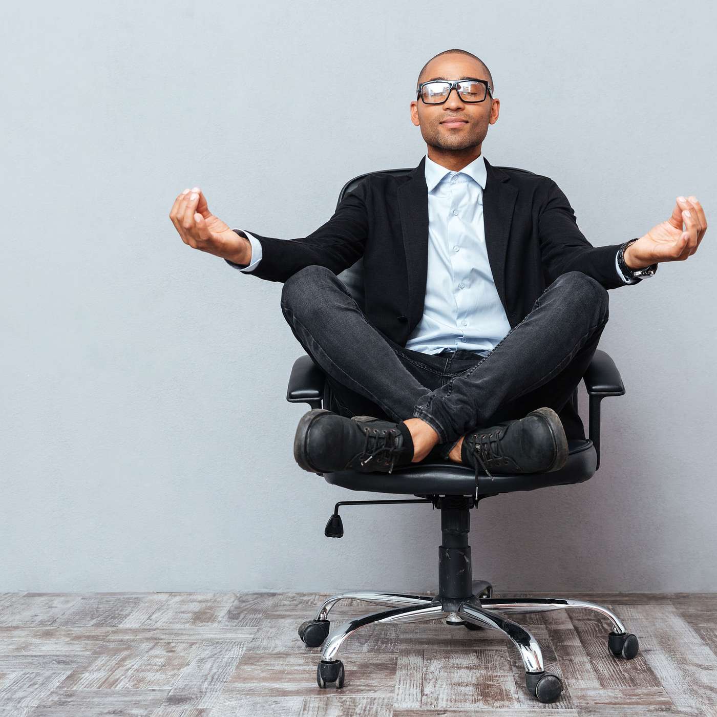 Learn The Art Of Meditation and Control Your Thoughts