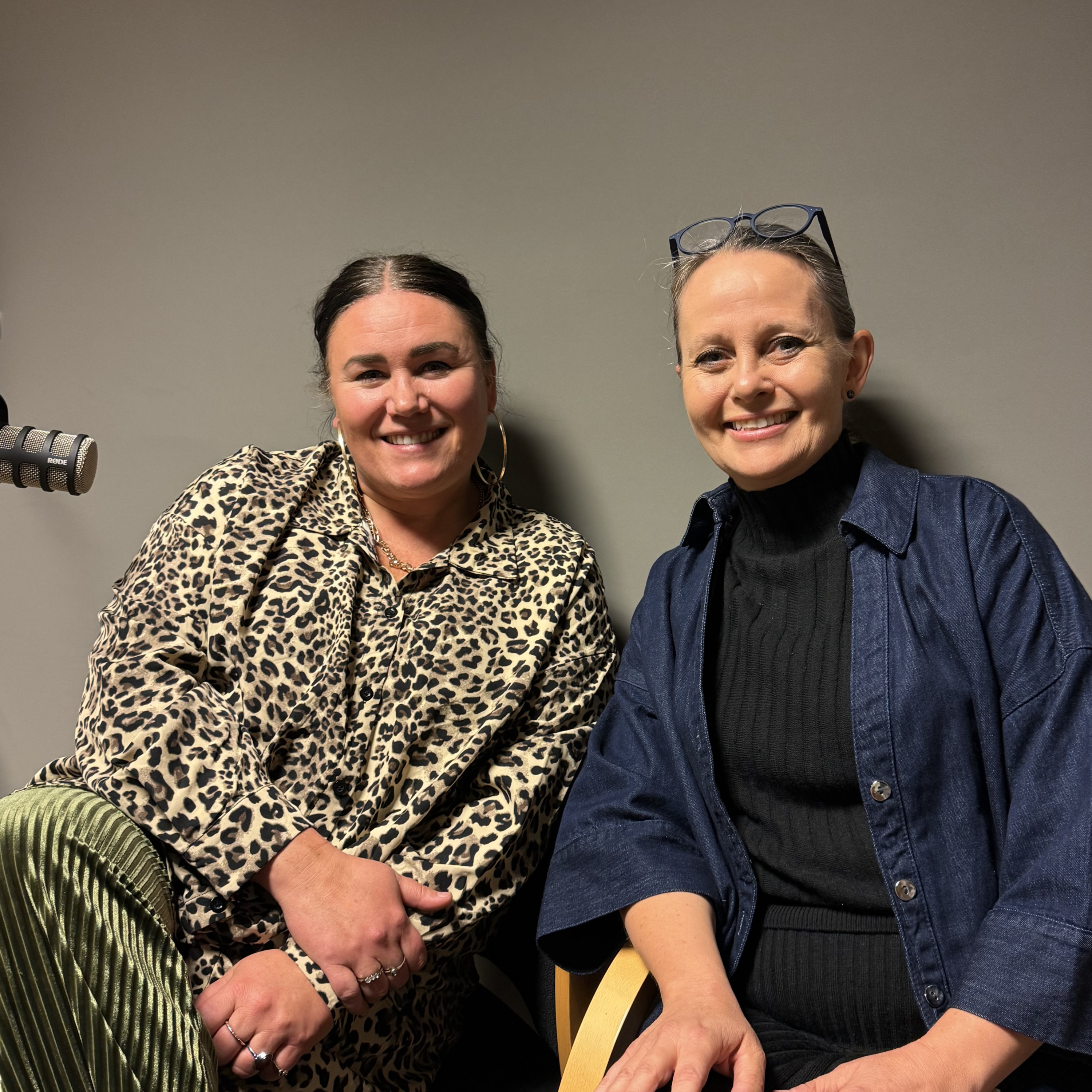 Upplifun ungra kvenna af krabbameini og vettvangsstarf sem lífsnauðsynlegur hlekkur í stuðningskerfi varðandi börn – splunkuný meistaraverkefni krufin episode artwork