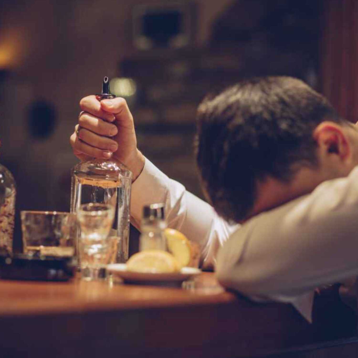 Why Binge Drinking May Be More Dangerous For Your Liver Than Daily Alcohol Consumption episode artwork