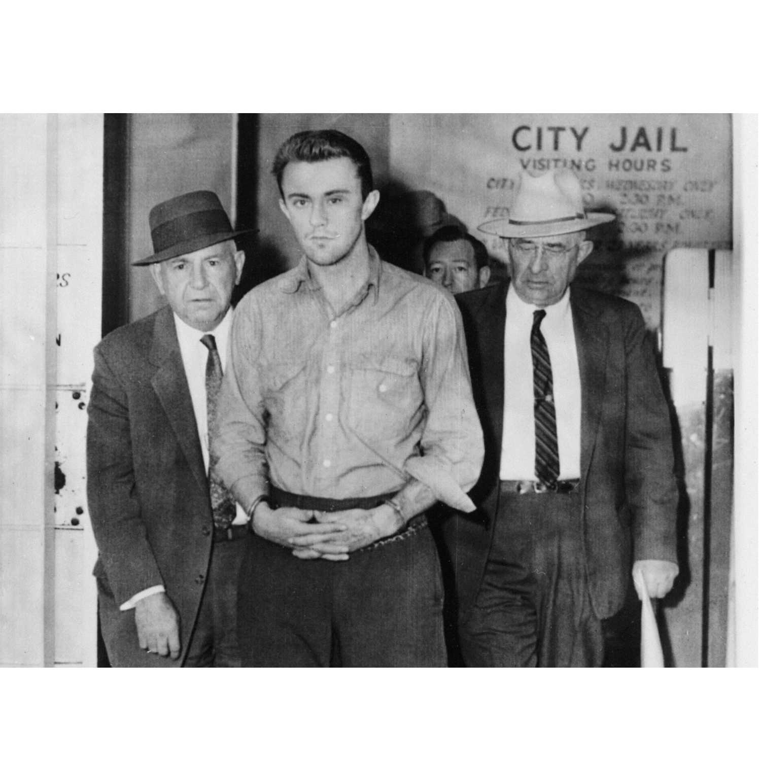 An analysis of In Cold Blood by Truman Capote