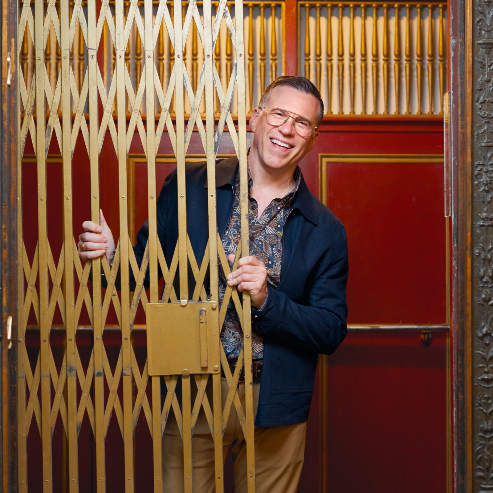 How Chicago's Doorways Tell the City's Hidden History with Ronnie Frey