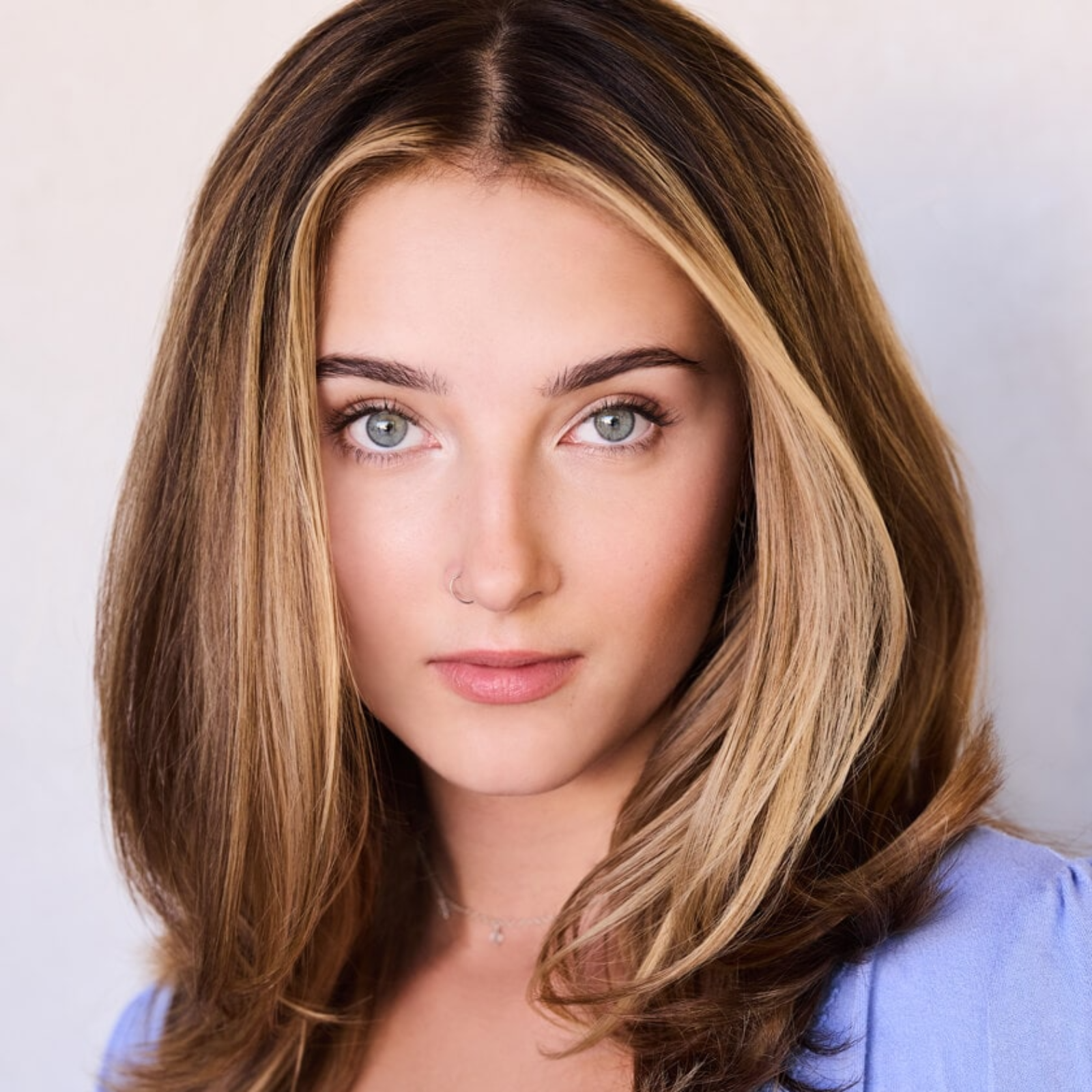 #243- Tess Dinerstein: Exploring the Growing Fandom of Vertical Movies with a Reel Star