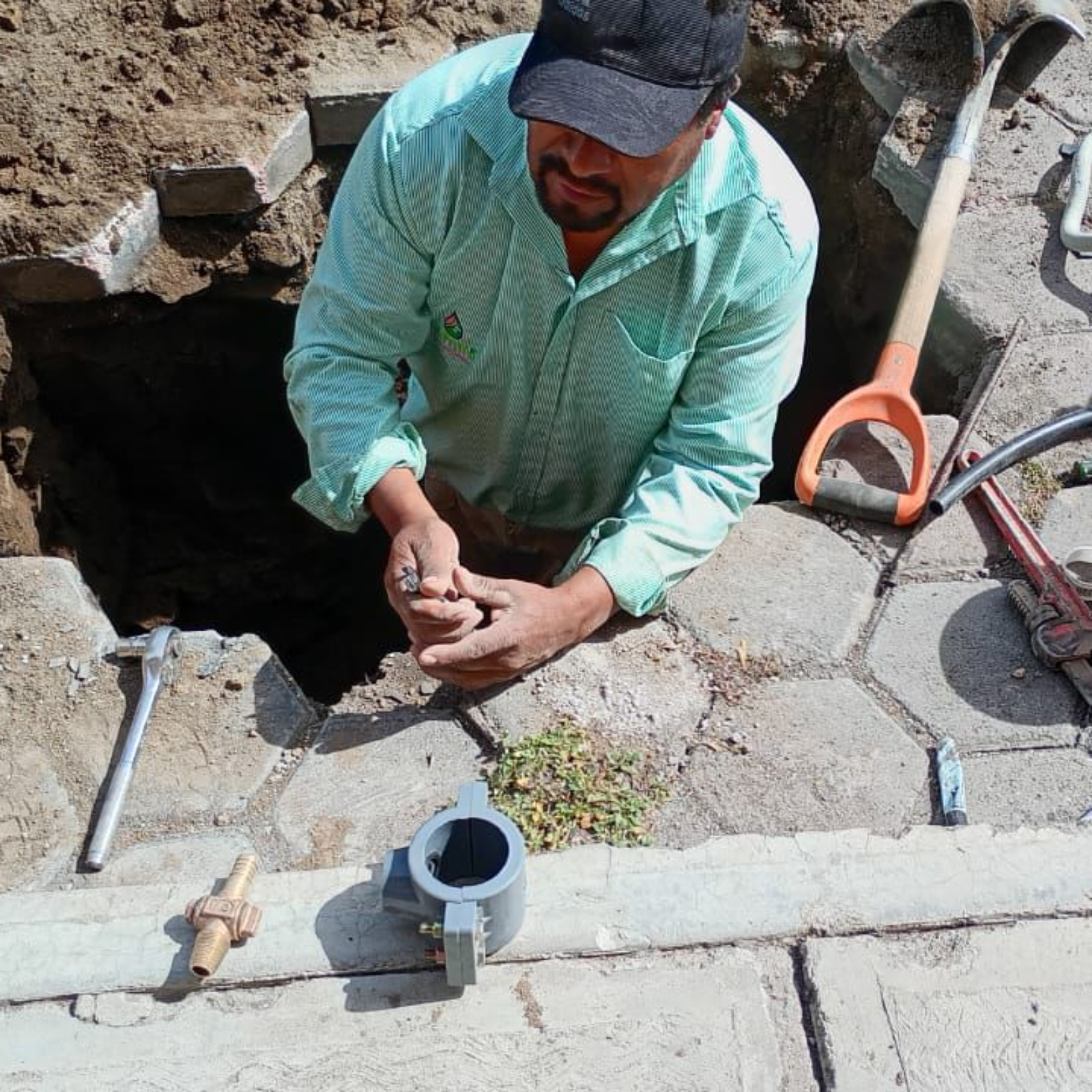 🚰💧 CAPAH ATIENDE FUGA EN RED DE AGUA DEL BARRIO DE SAN SEBASTIÁN, HUAMANTLA 🛠️👷‍♂️🌊