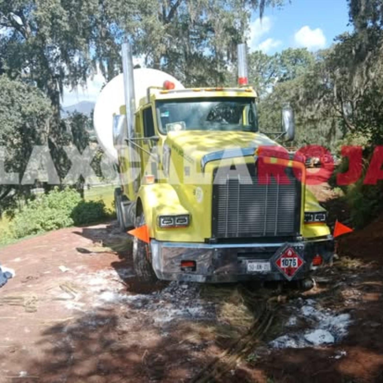 🚨 ASEGURAN TRACTOCAMIÓN CON 50 MIL LITROS DE GAS LP EN ZONA DE RIESGO DE CALPULALPAN 🚒💥