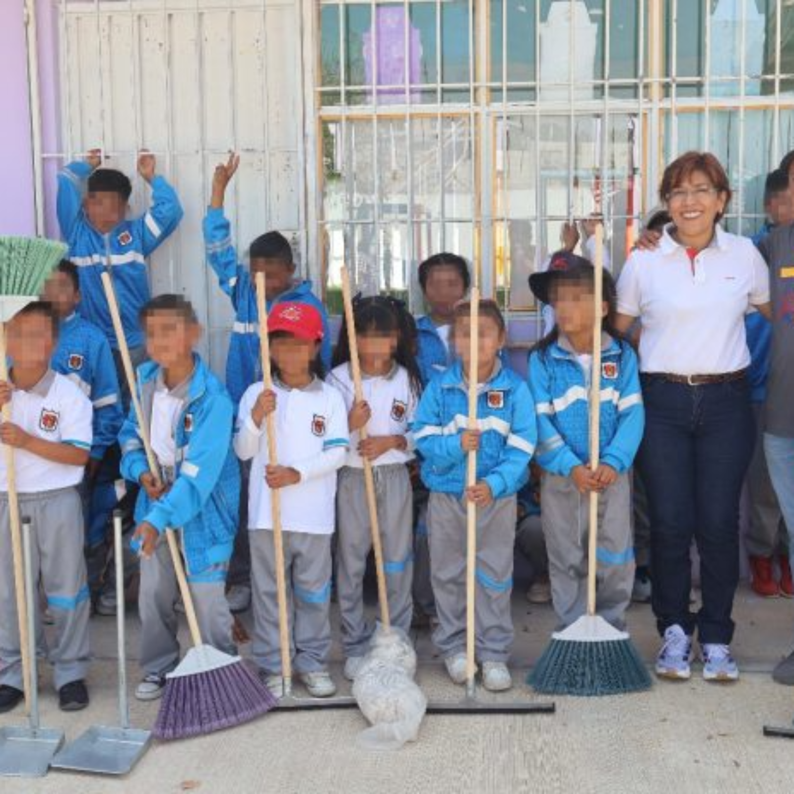 DISTRIBUYEN MÁS DE 100 KITS DE HIGIENE EN ESCUELAS DE CUAPIAXTLA