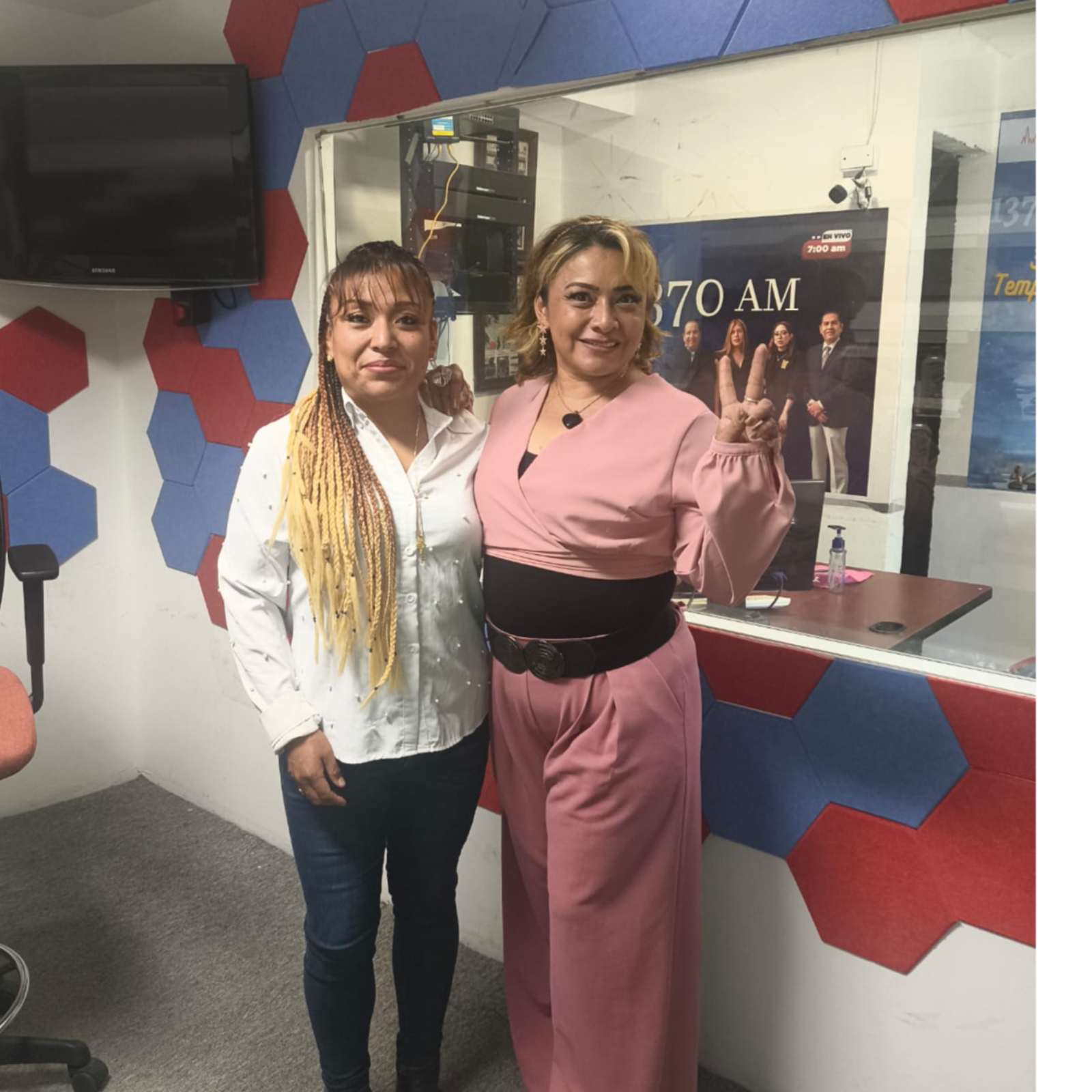 BUENOS DIAS ALEGRIA Nayra y Sabino Marian Collins  247 118 5870