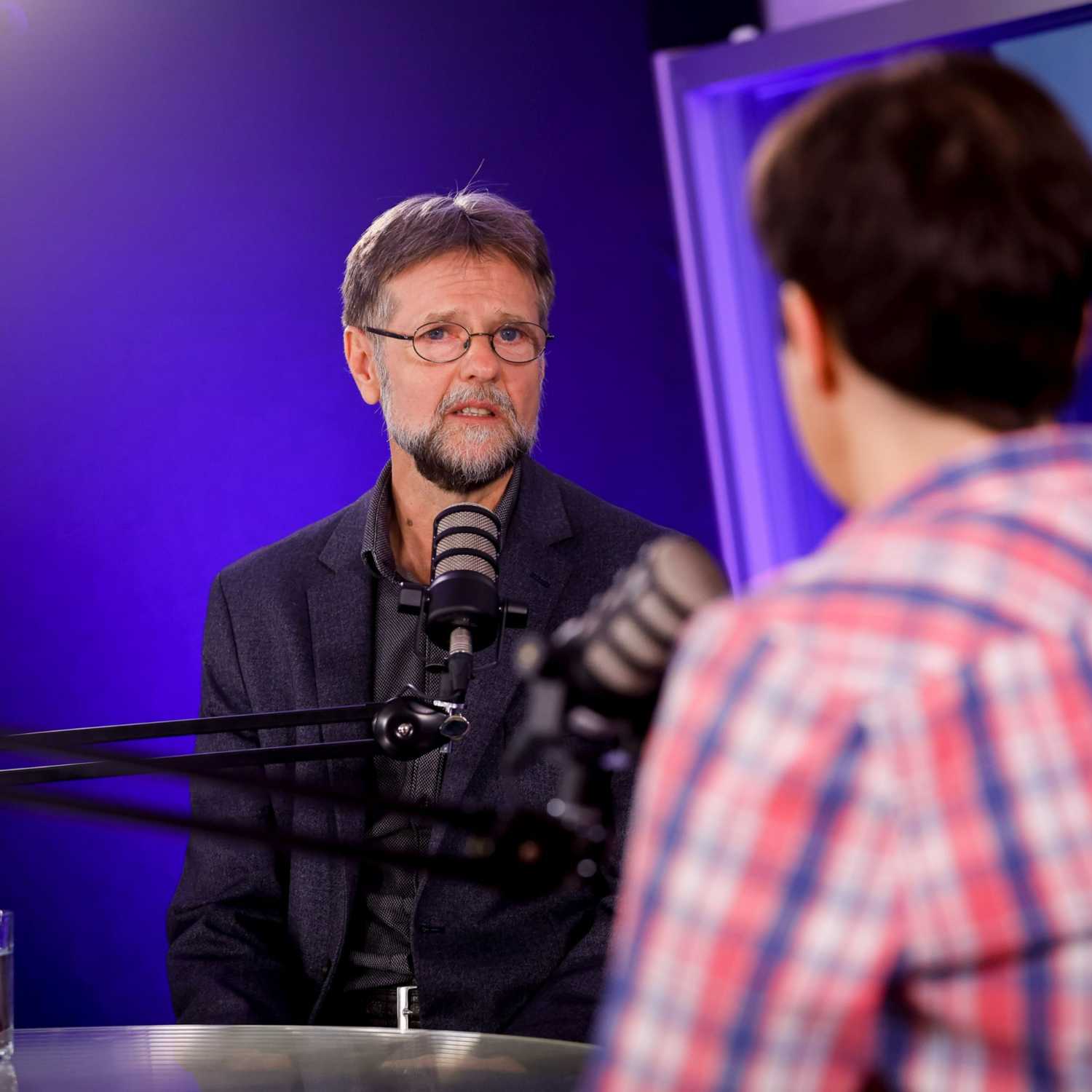 Bi starejše in bolne silili v evtanazijo, da bi prihranili? 2. del - s Saro Volčič