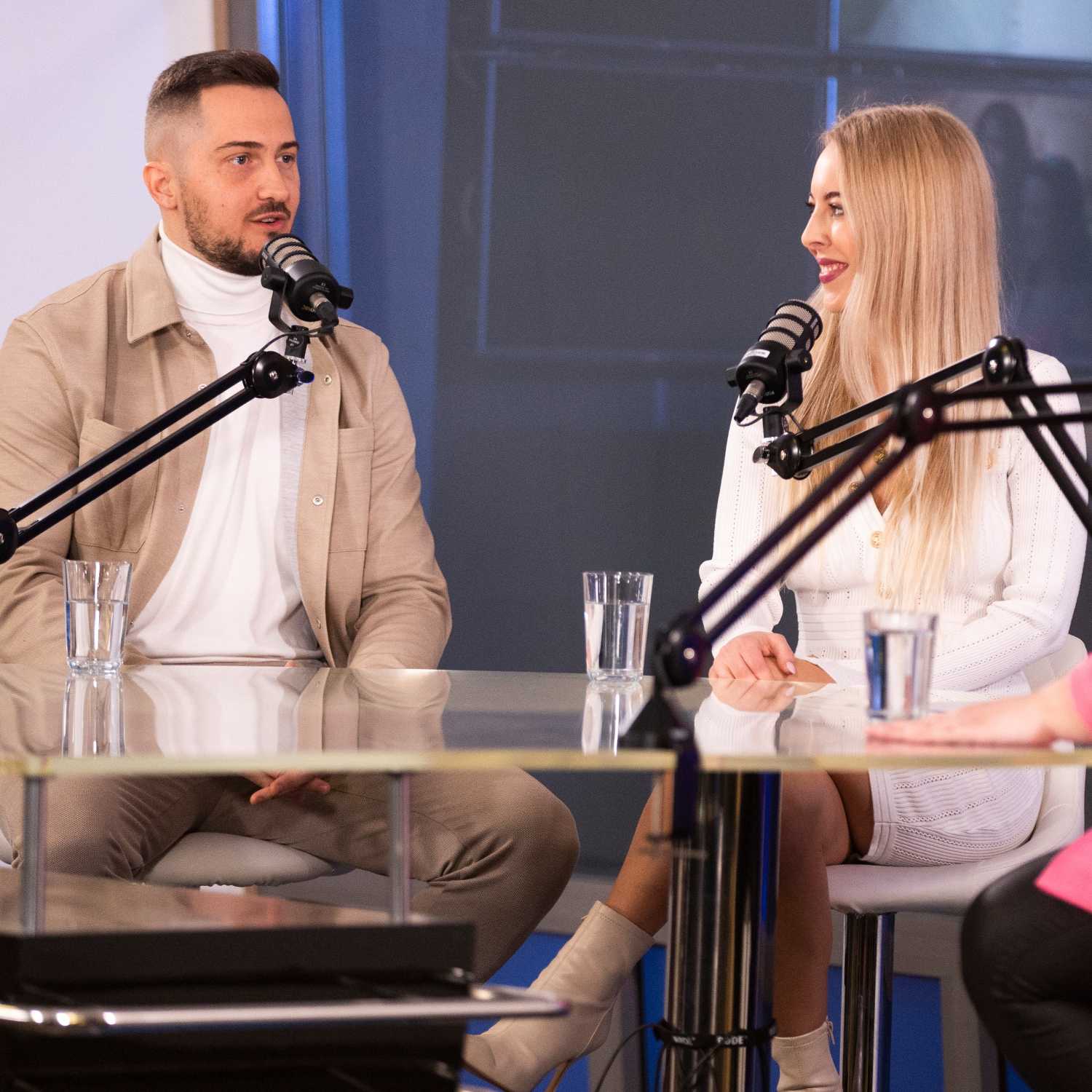 Rale razkril, zakaj je odpovedal prvi zmenek z Evo: To je bila taktika - z Evo Mavrič