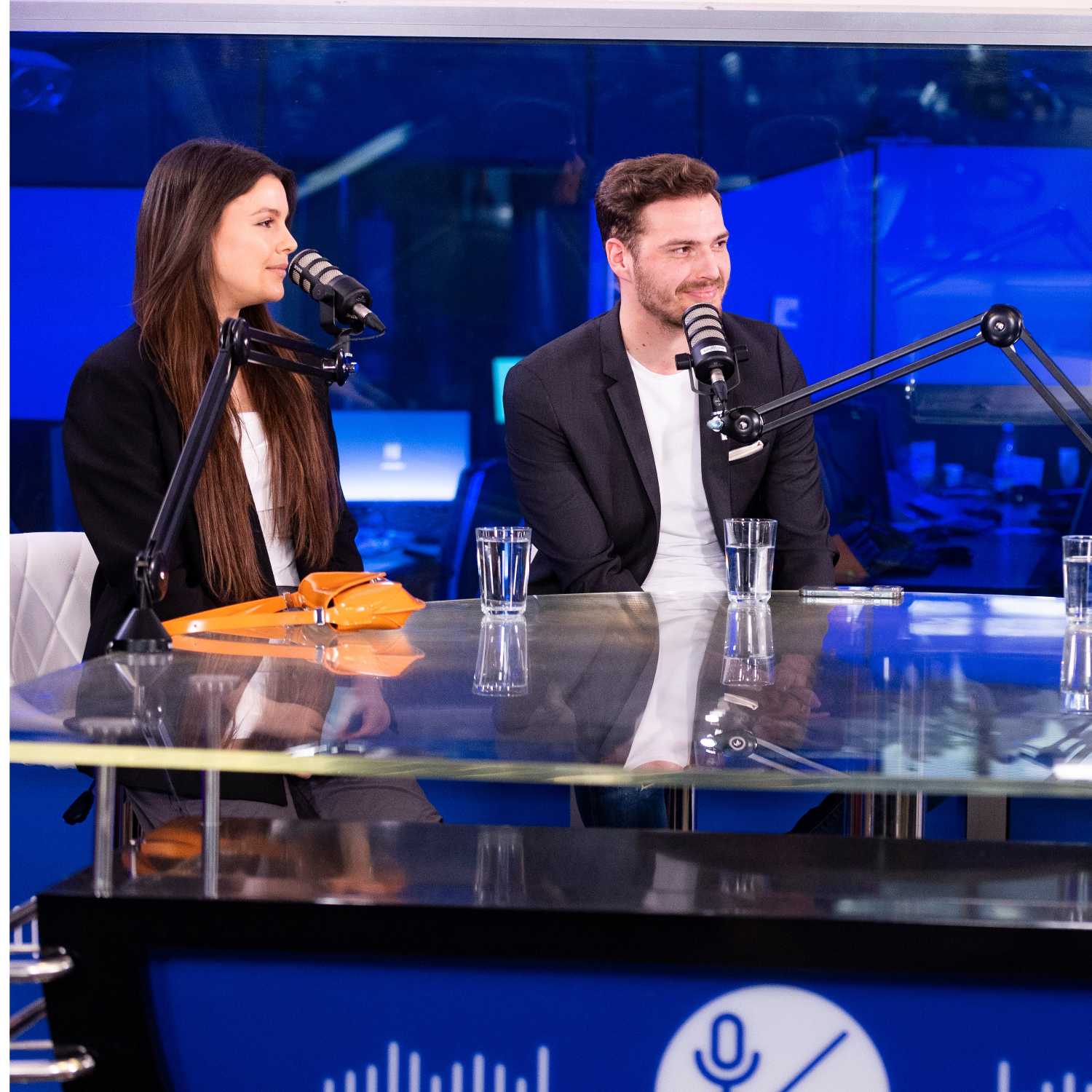 Vesna Ponorac za vlogo plesala ob drogu, Tine Ugrin boksal v ringu - s Katjo Dobrijević