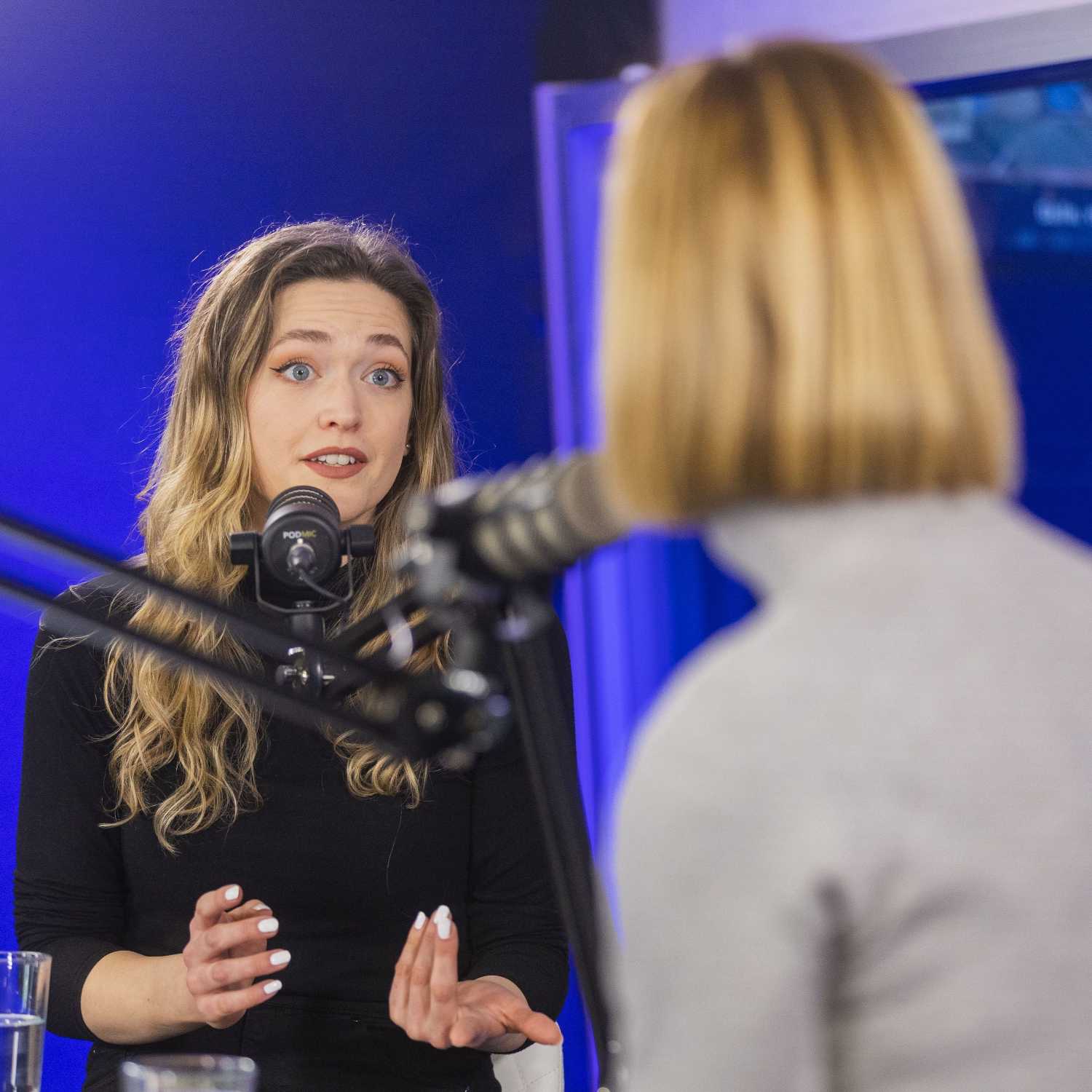 Zaradi prekomerne rabe zaslonov pomoč potrebujejo že 9-letniki - s Petro Čertanc Mavsar