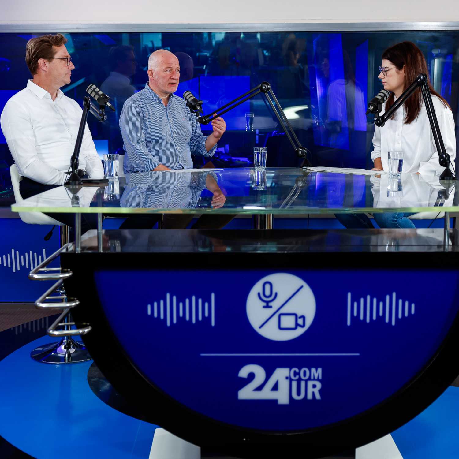 'Narcisoidnost politike, da je dobre volje le, če ima visoke rejtinge, je pogubna' - z Žano Vertačnik